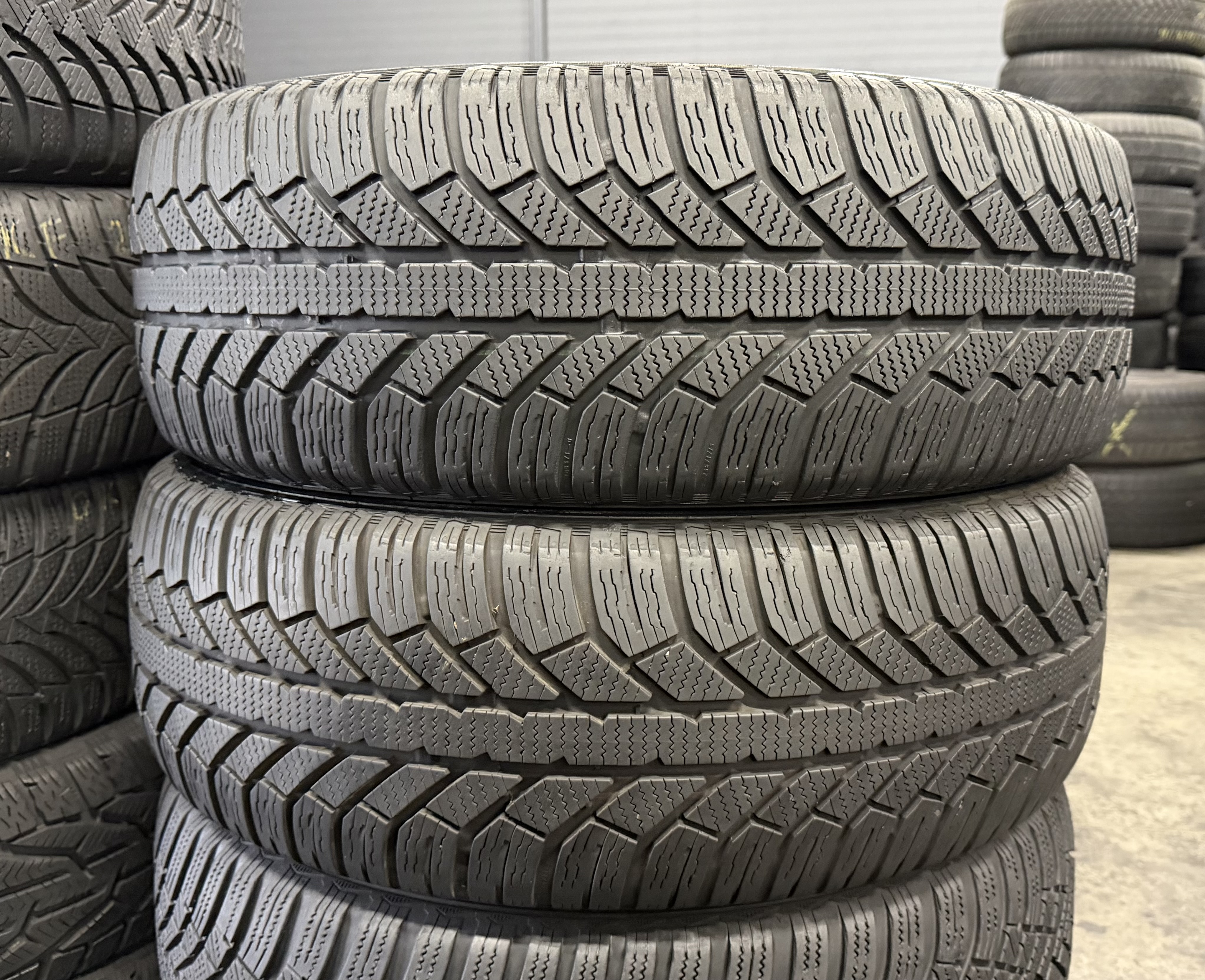 Шини б\у 215/60 R16