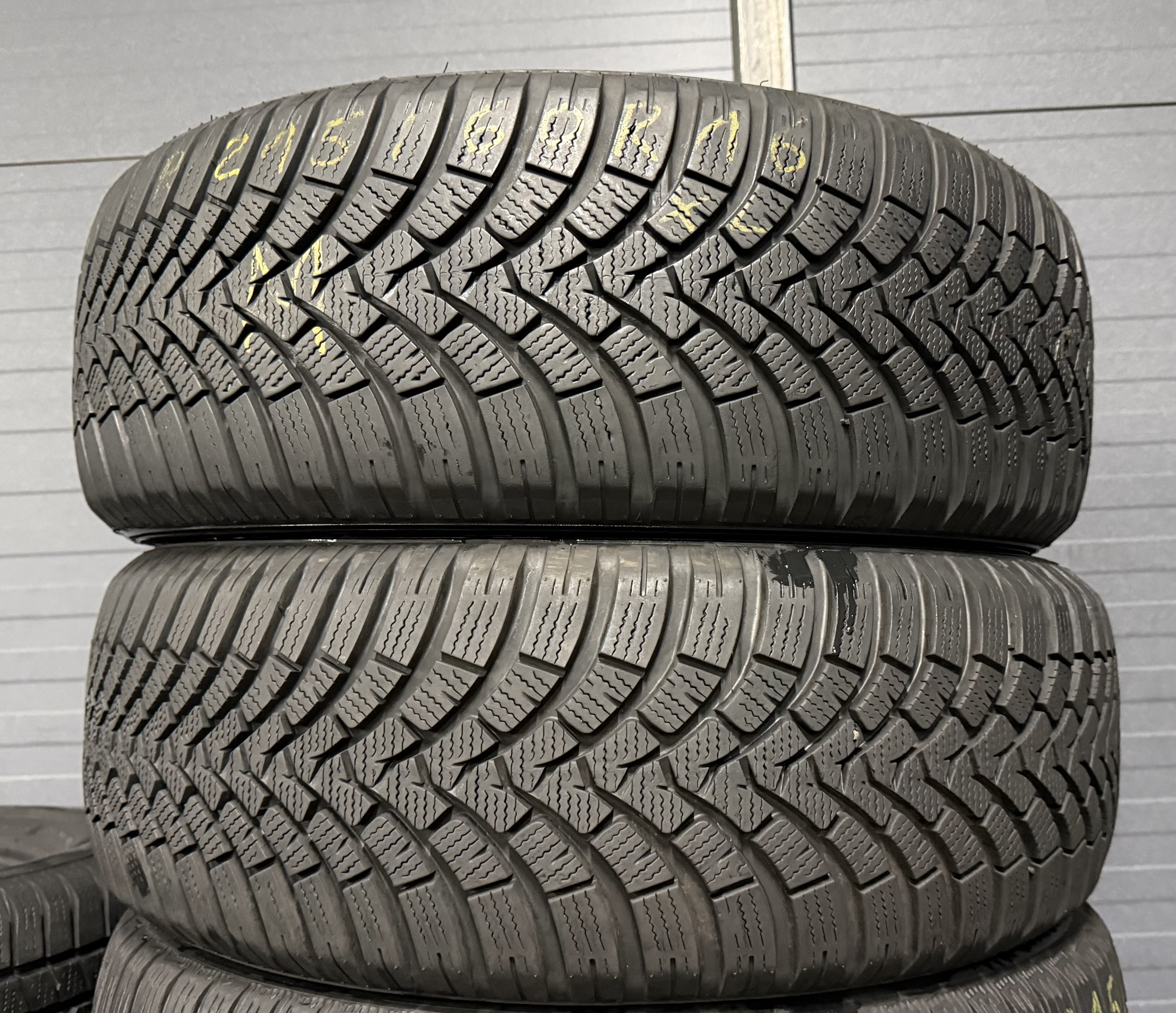 Шини б\у 215/60 R16