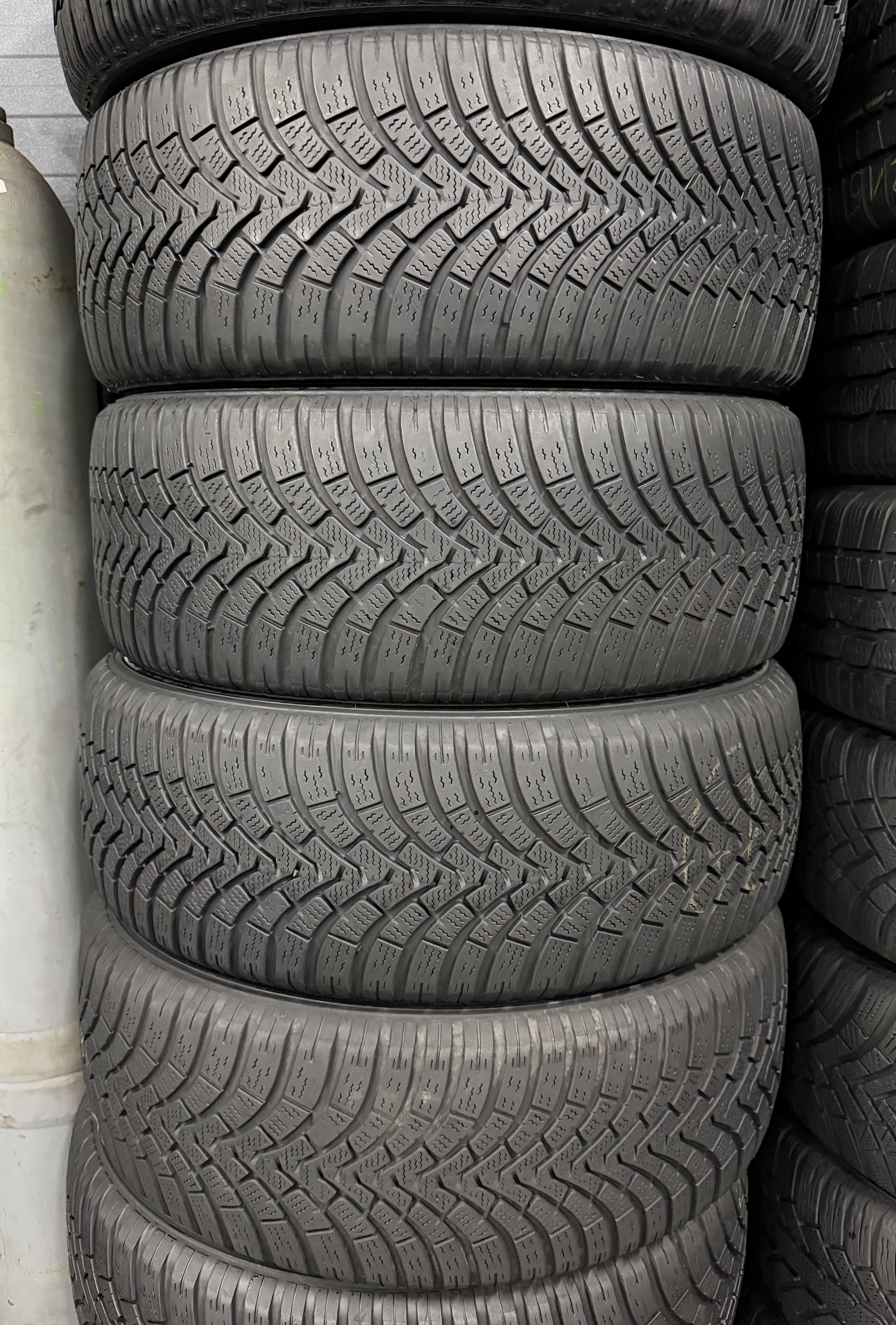 Шини б\у 215/60 R16