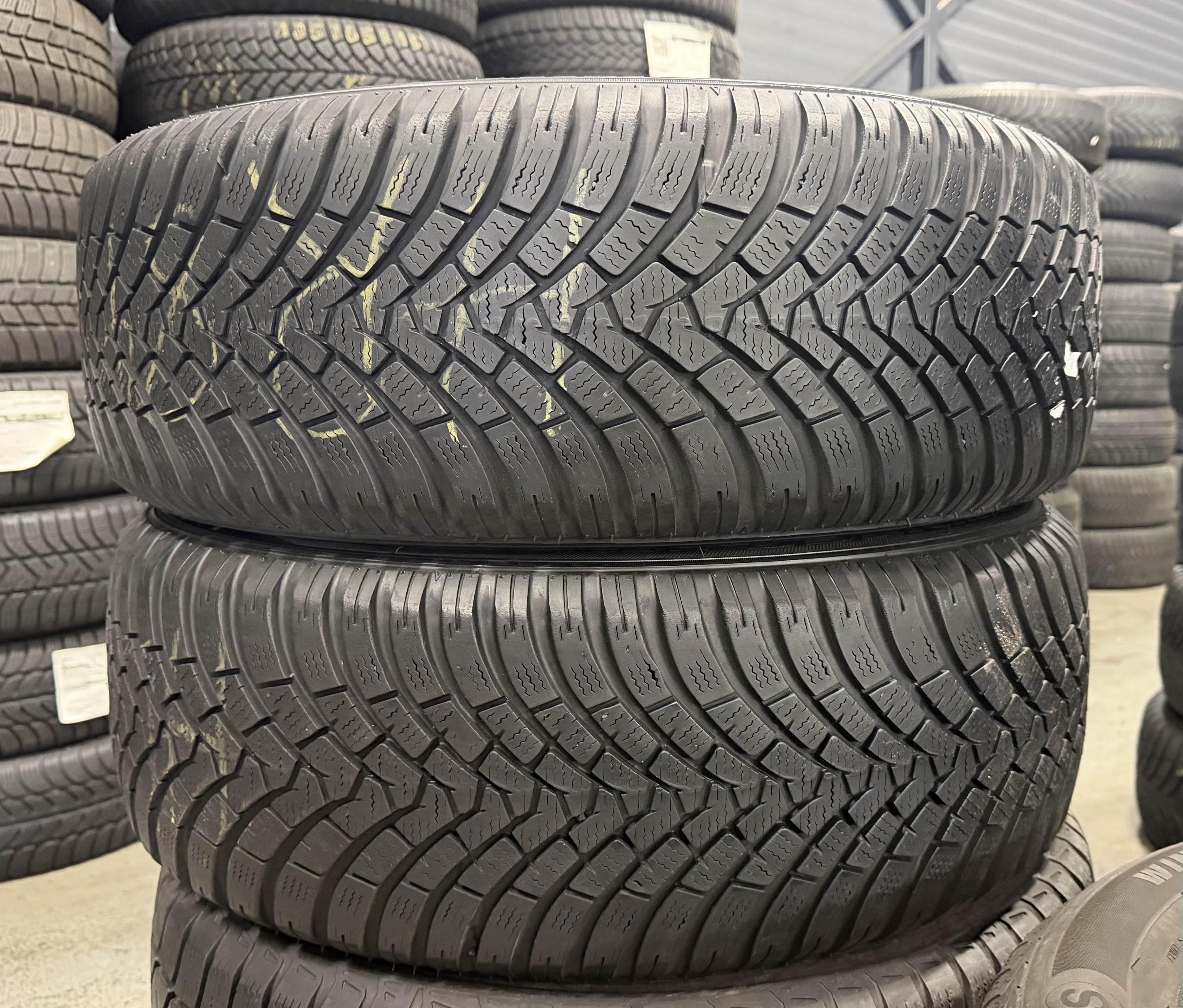 Шини б\у 215/60 R16