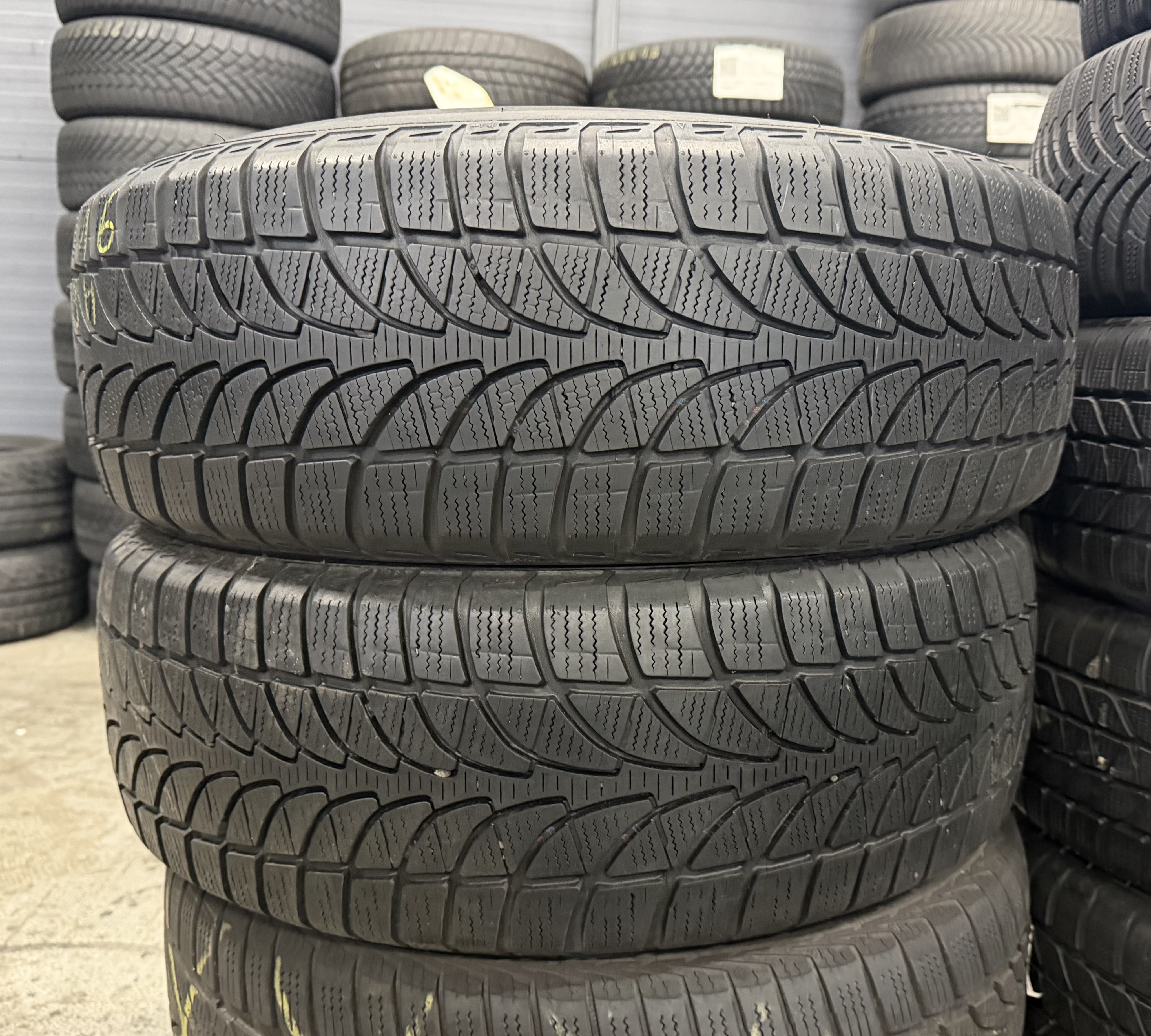 Шини б\у 215/60 R16