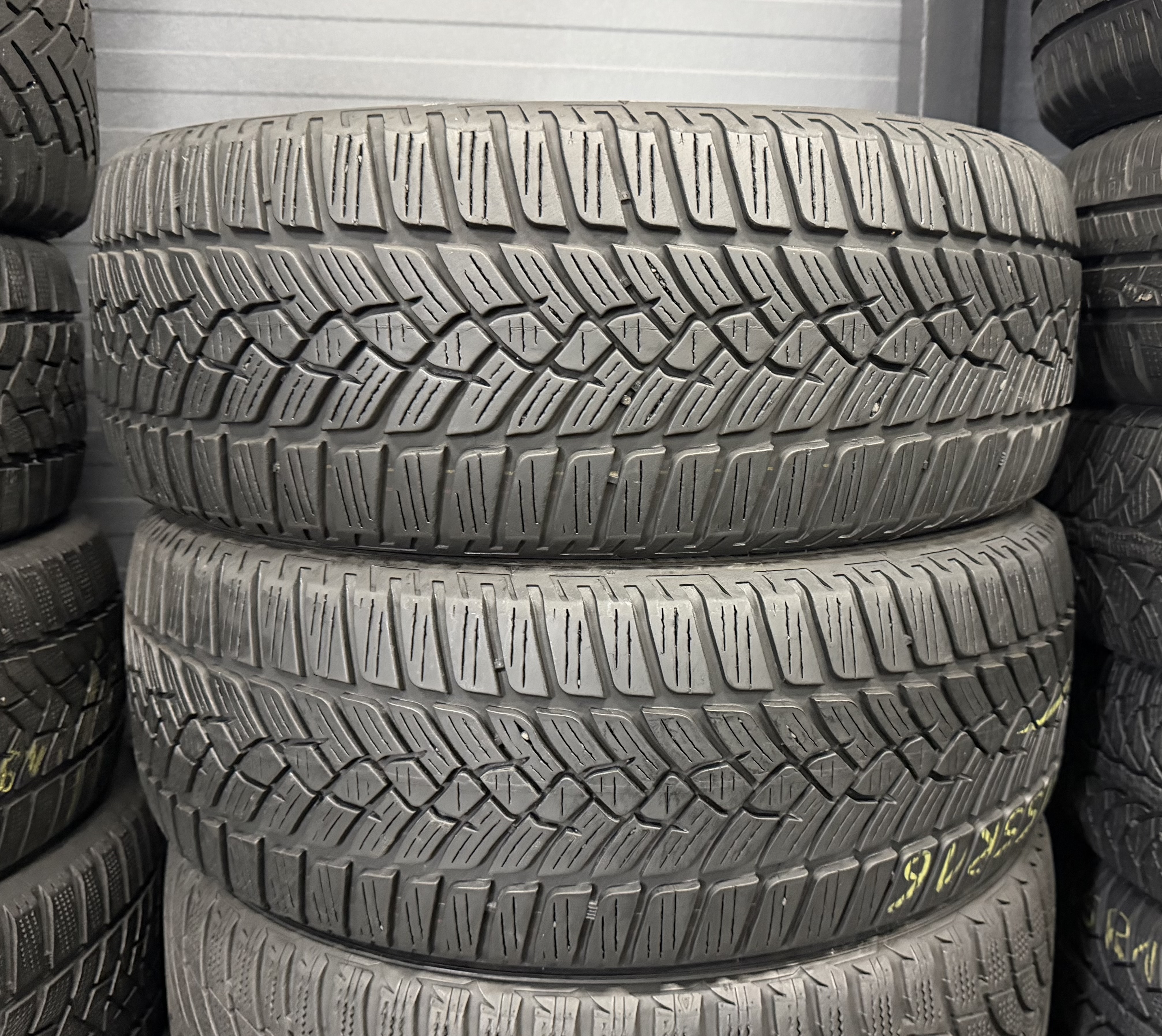 Шини б\у 205/55 R16
