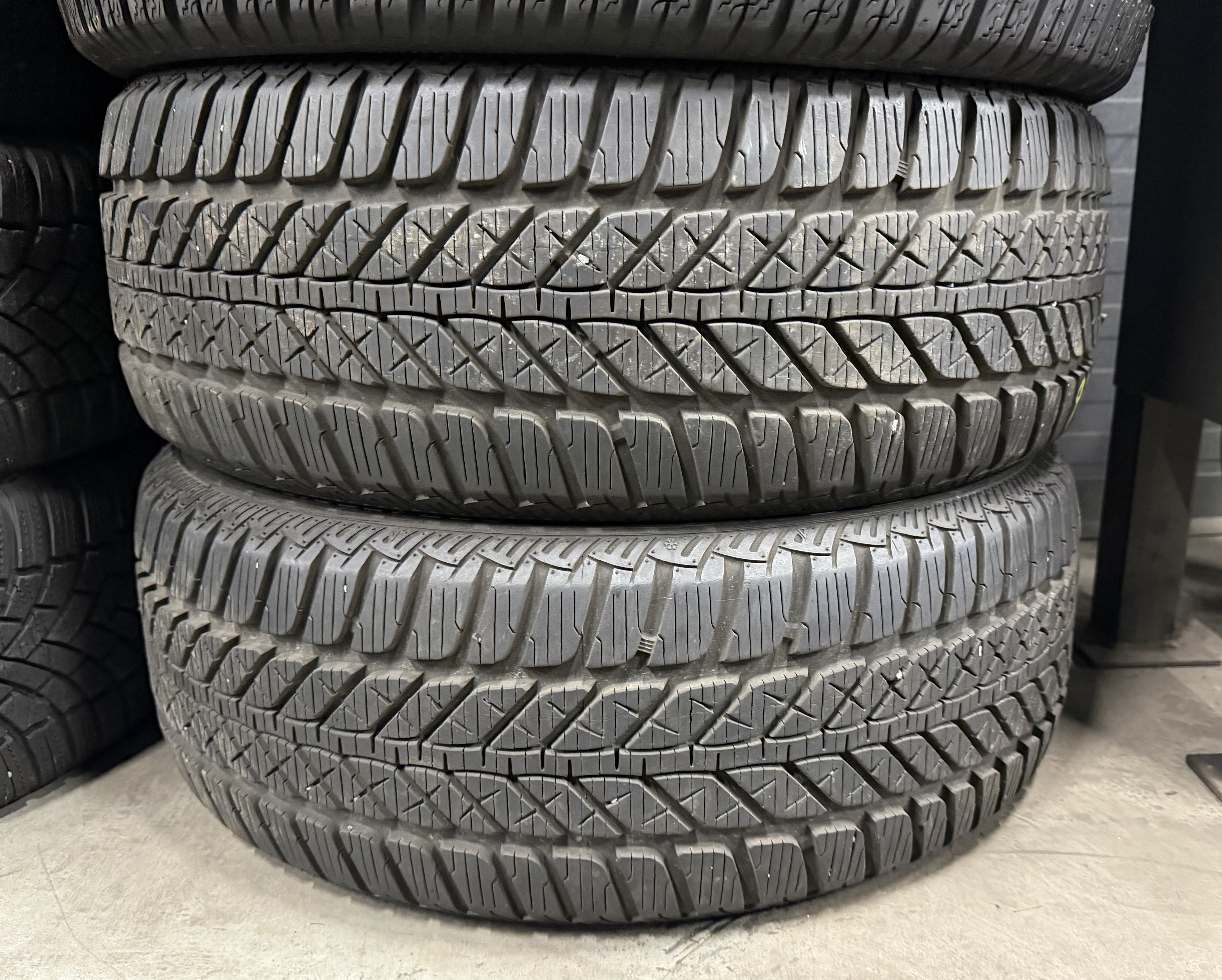 Шини б\у 205/50 R16