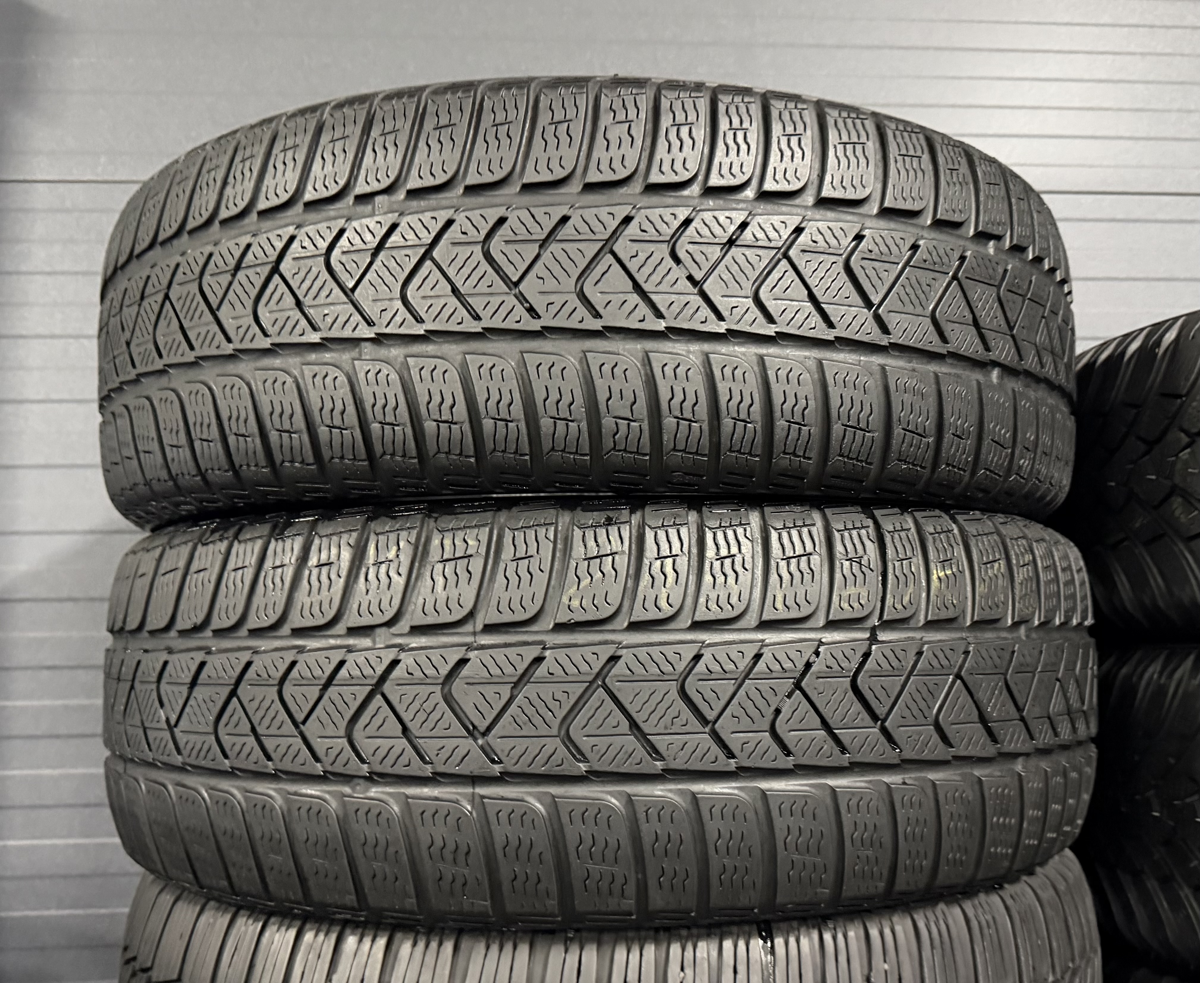 Шини б\у 215/60 R16