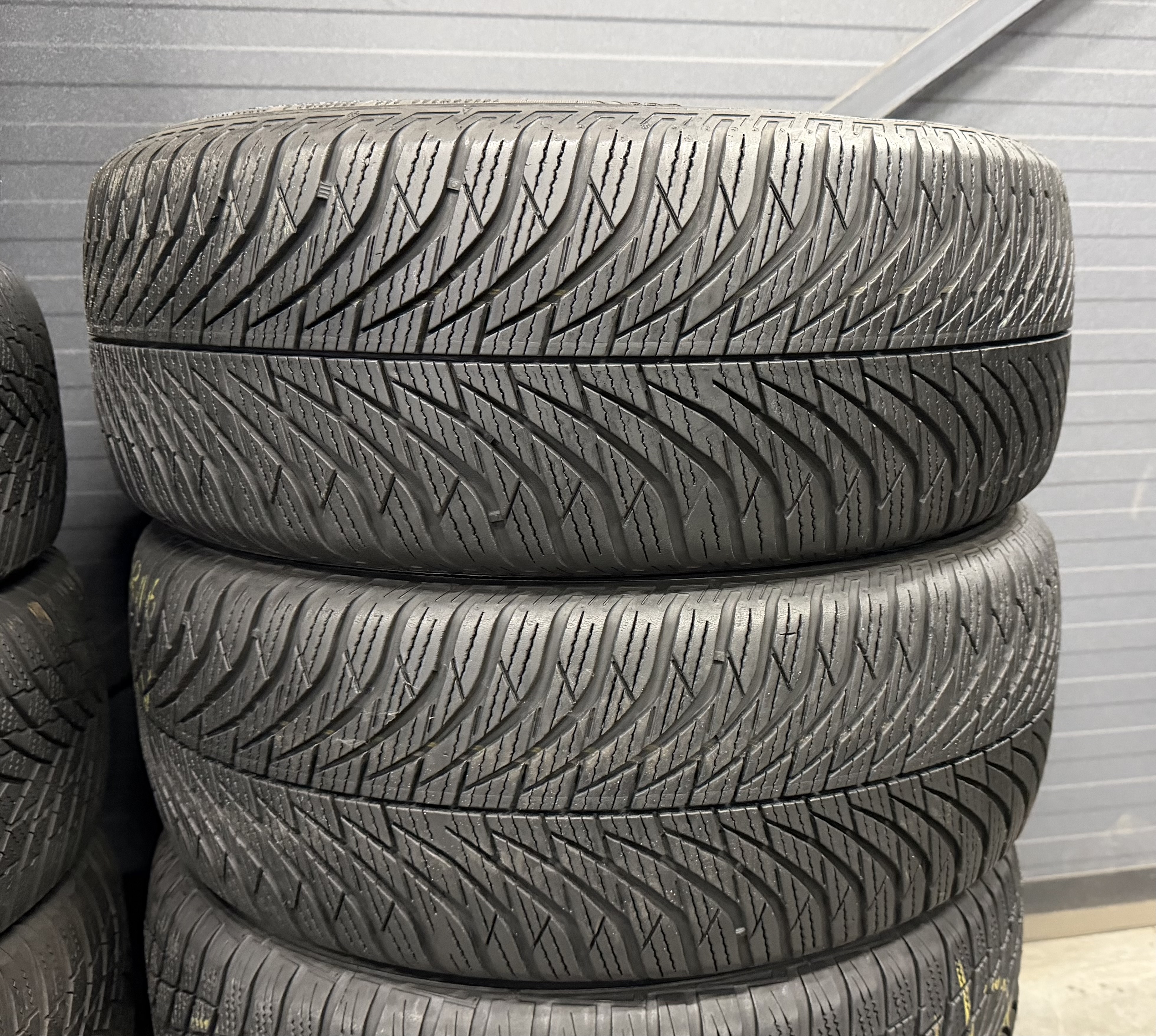 Шини б\у 205/55 R16