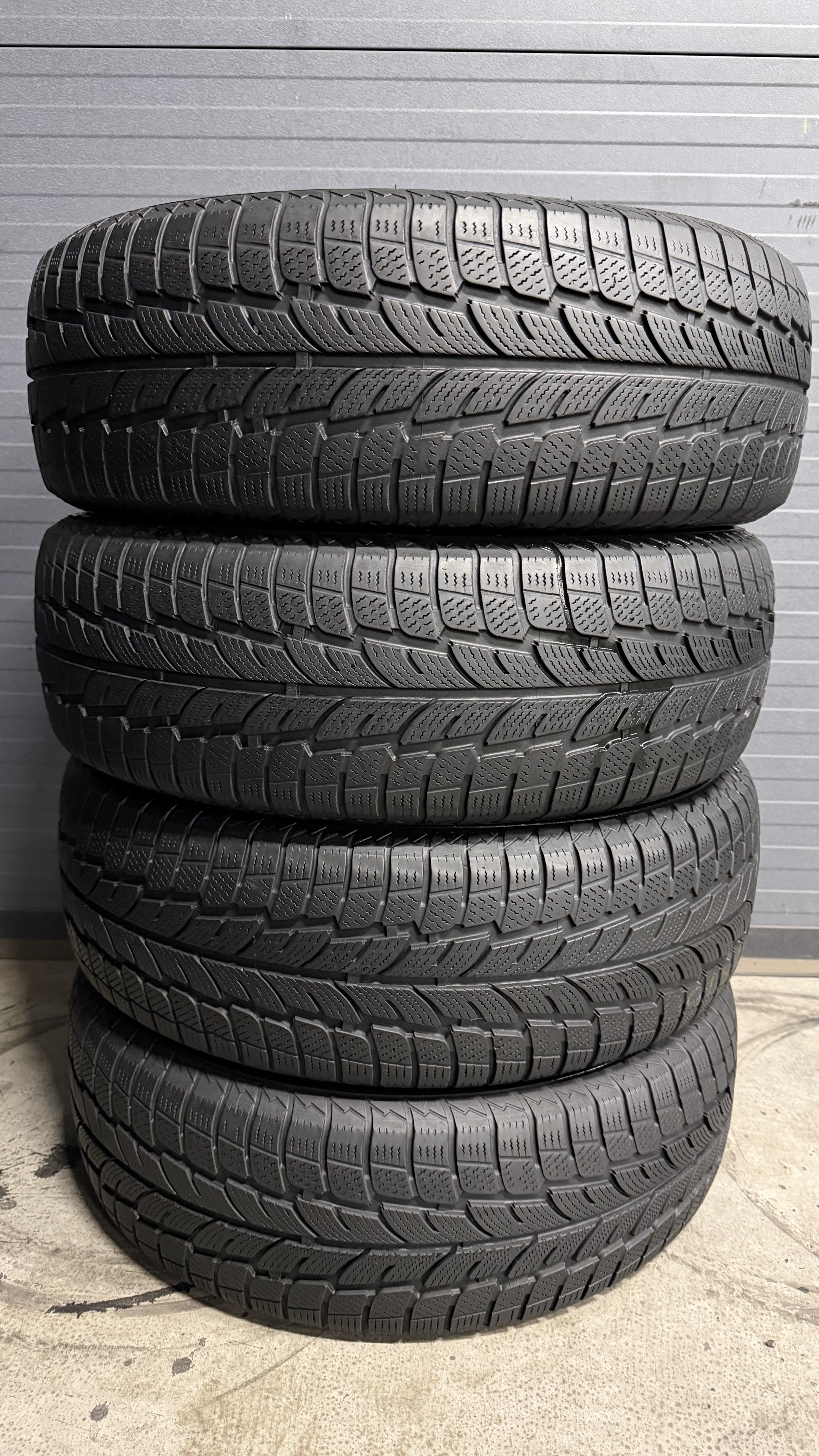 Шини б\у 225/65 R16