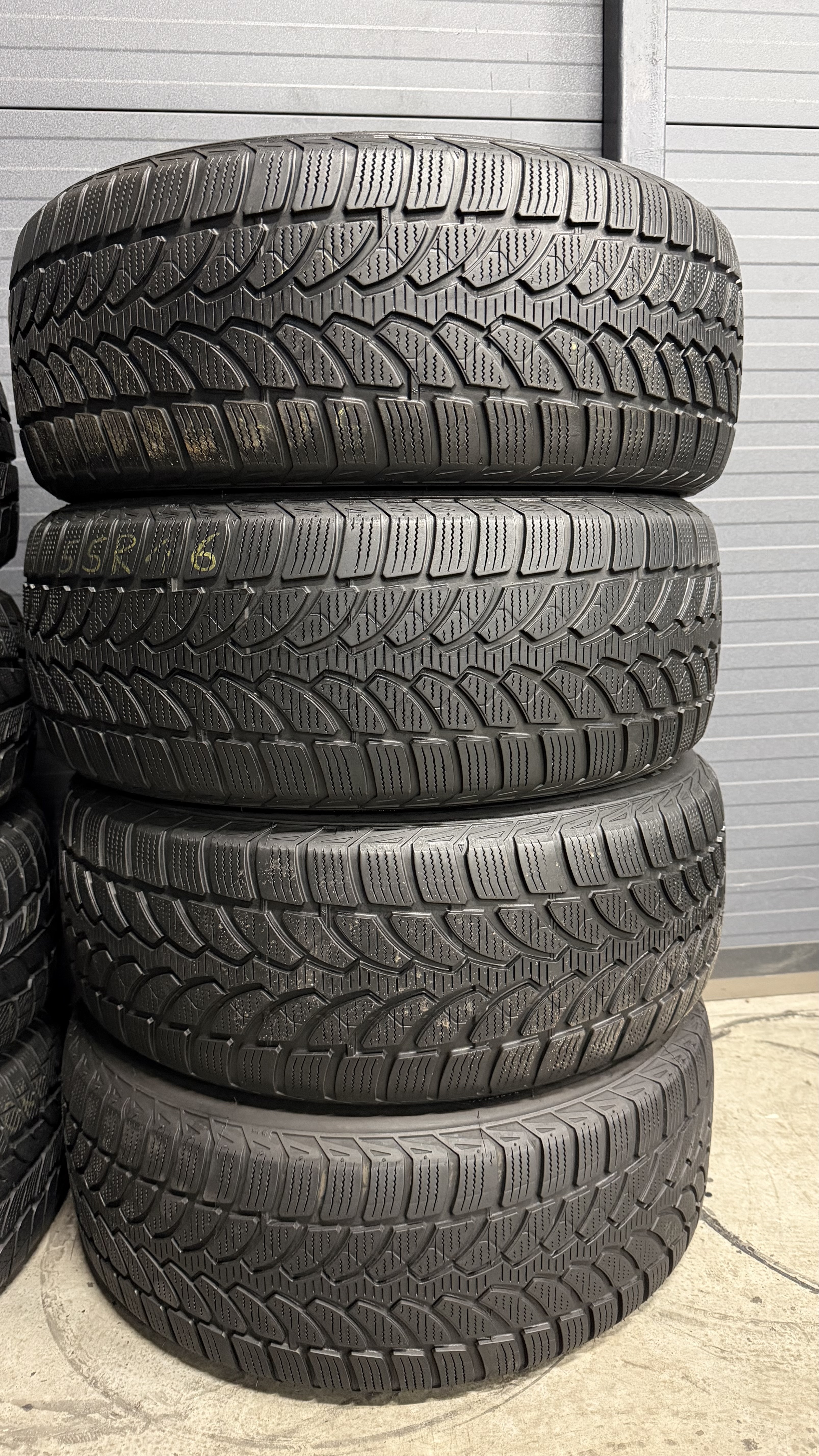 Шини б\у 225/55 R16