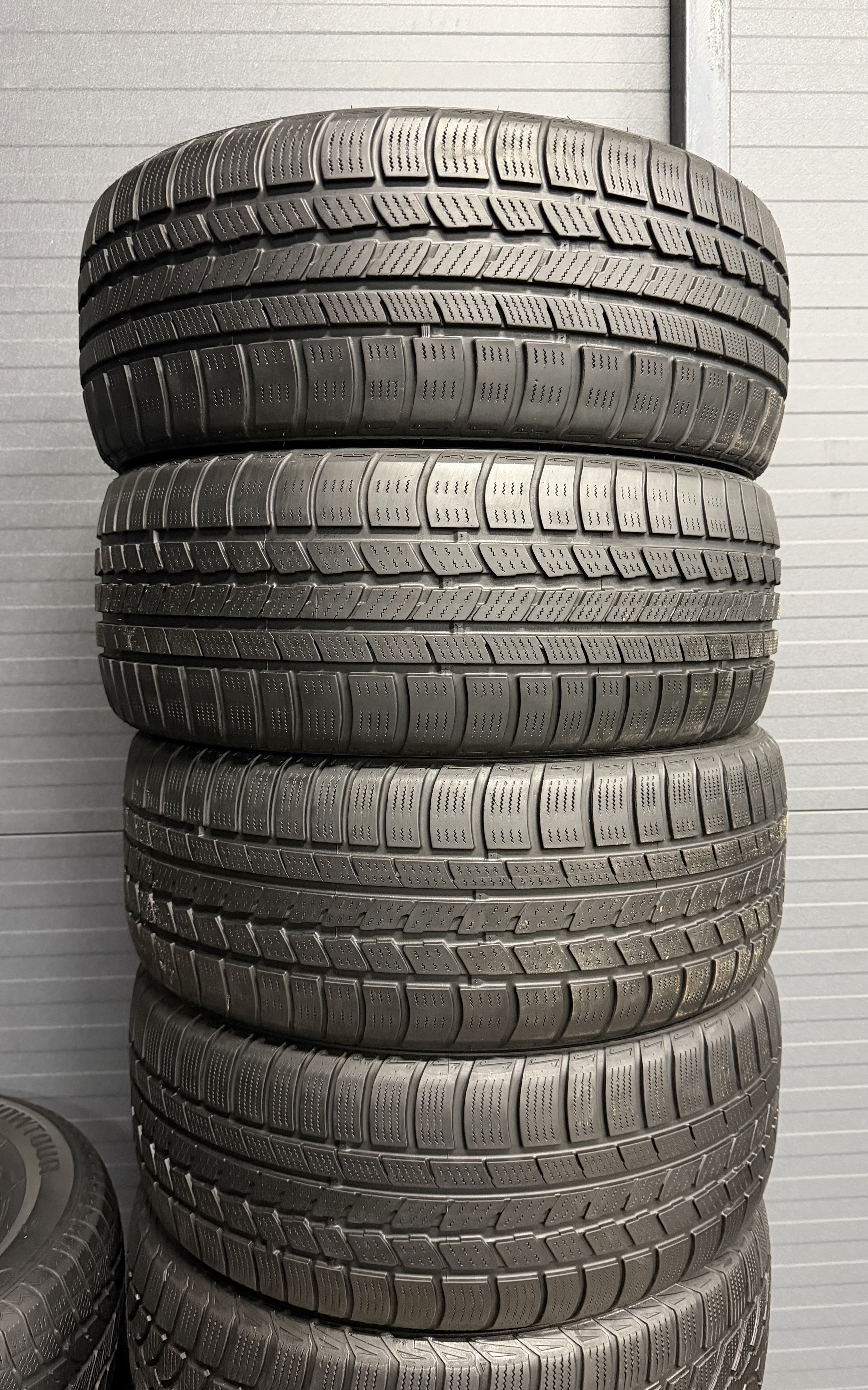 Шини б\у 225/55 R16