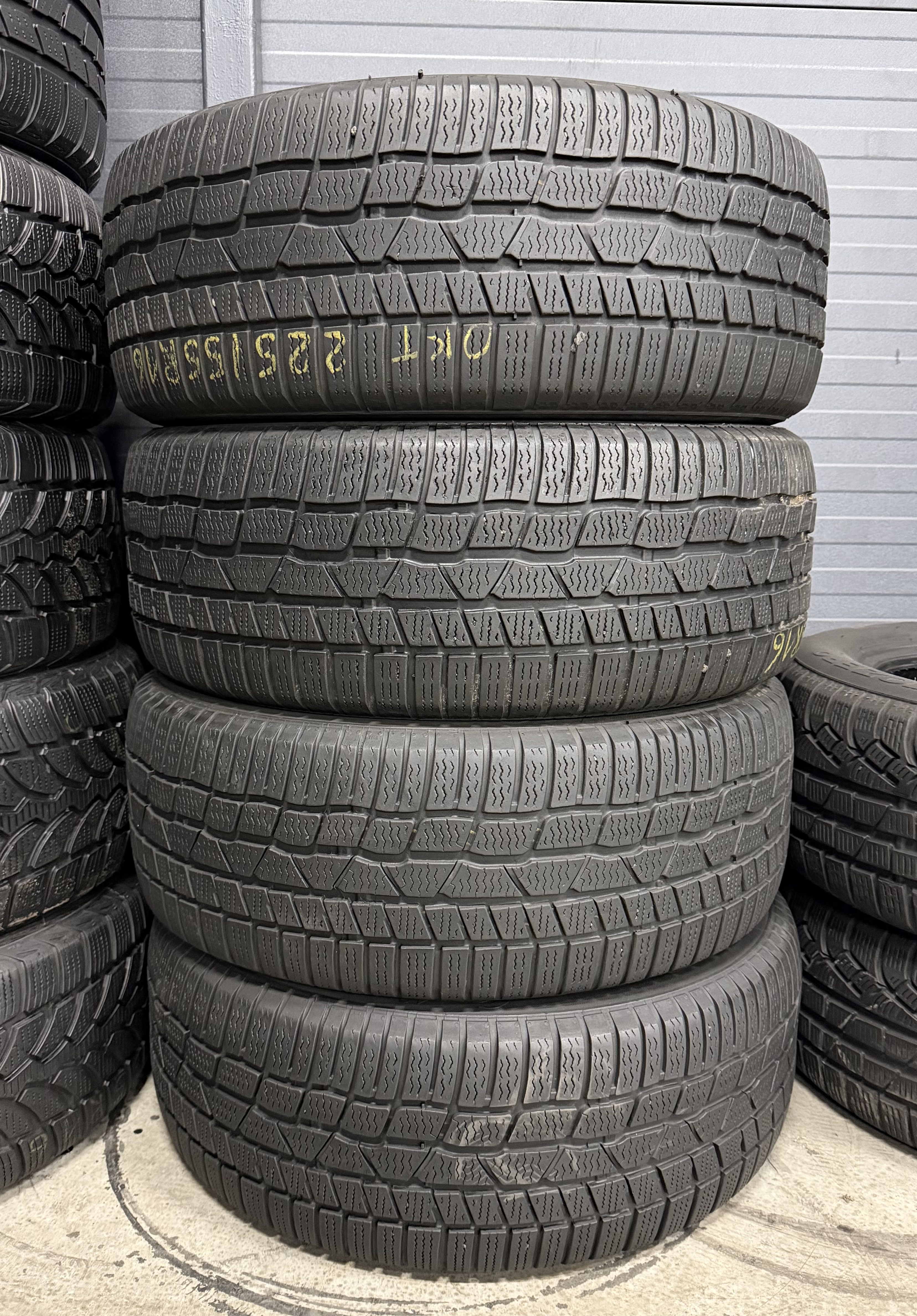 Шини б\у 225/55 R16