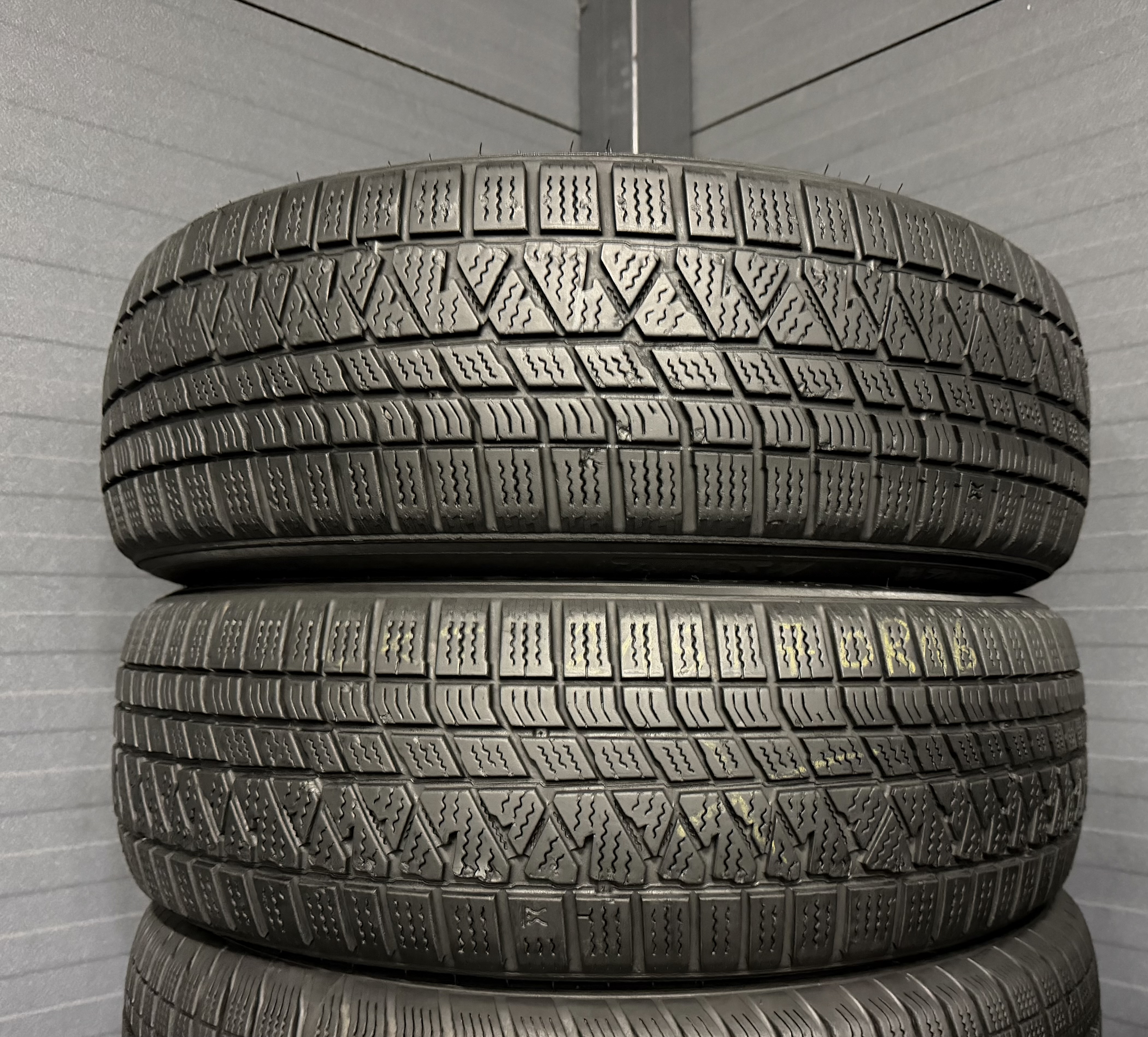 Шини б\у 215/70 R16