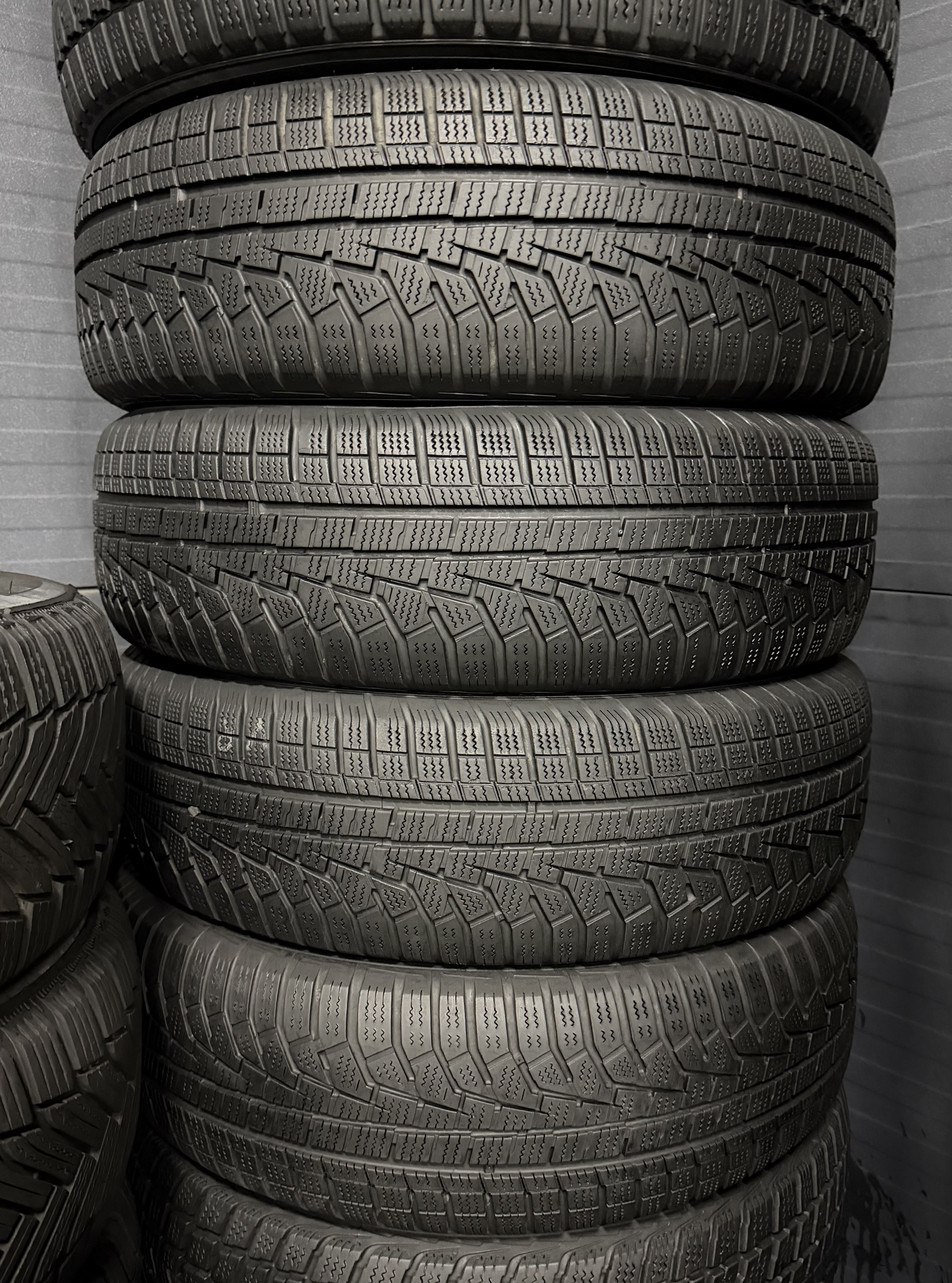 Шини б\у 215/70 R16