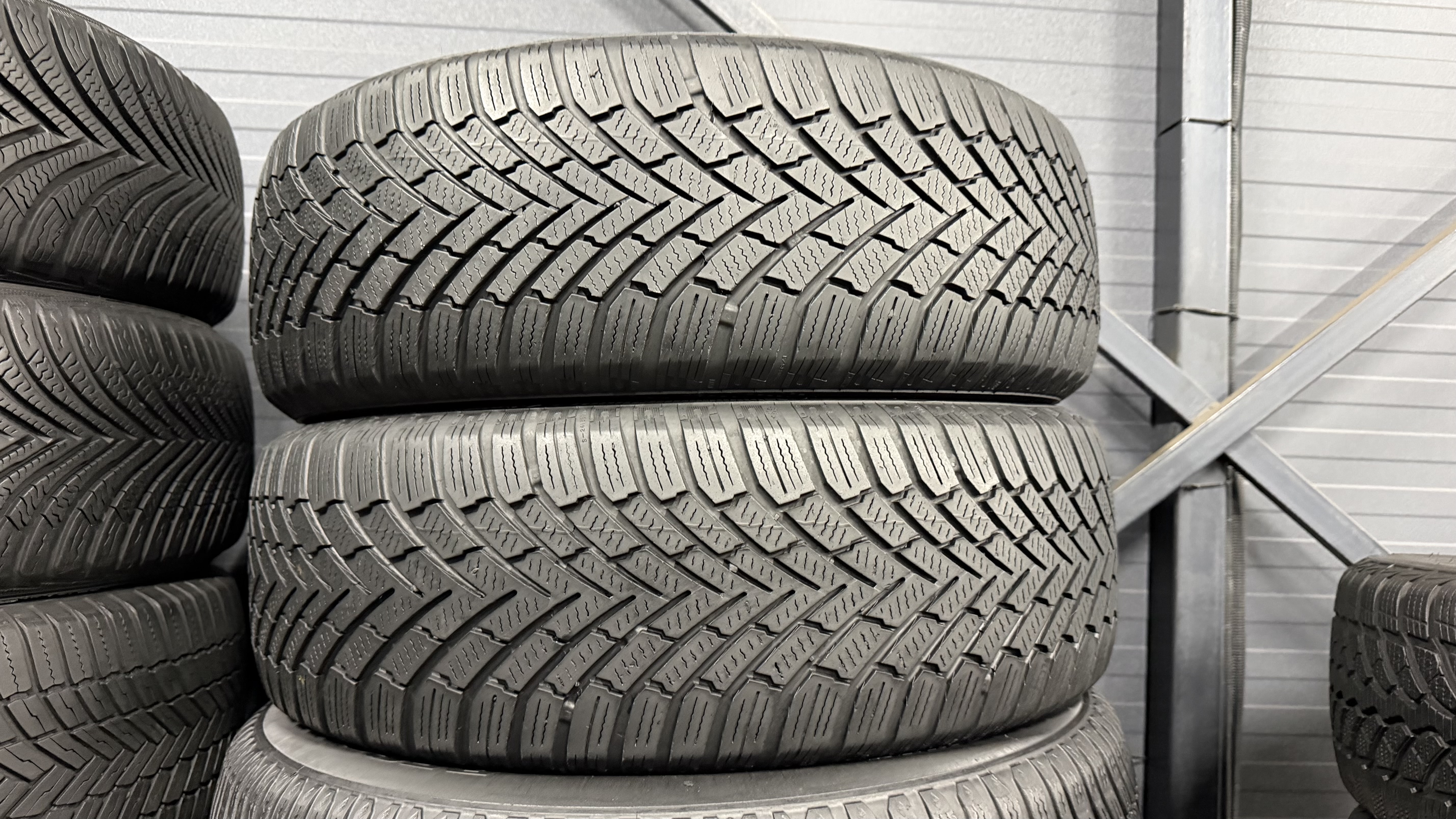 Шини б\у 205/60 R16