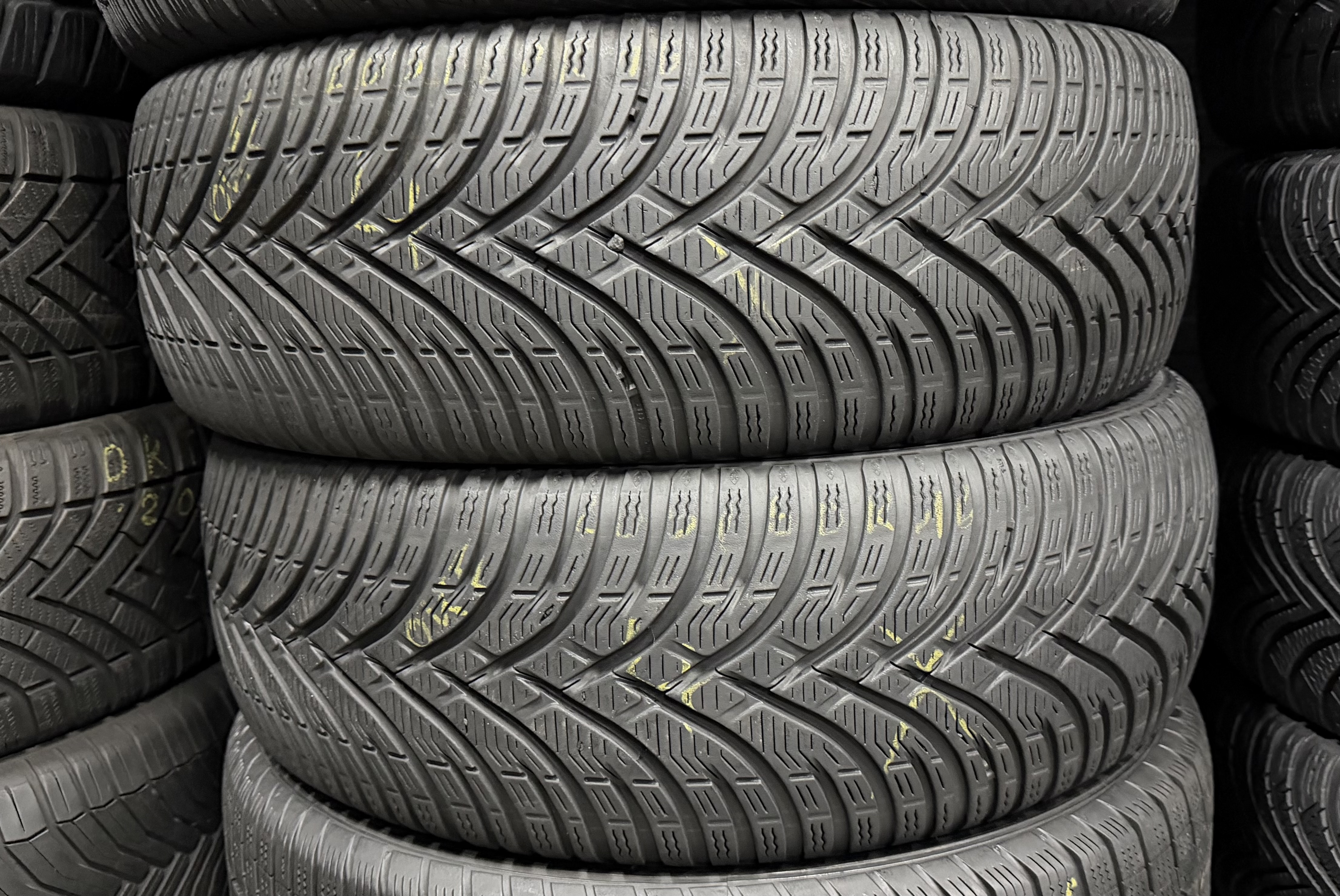 Шини б\у 205/60 R16