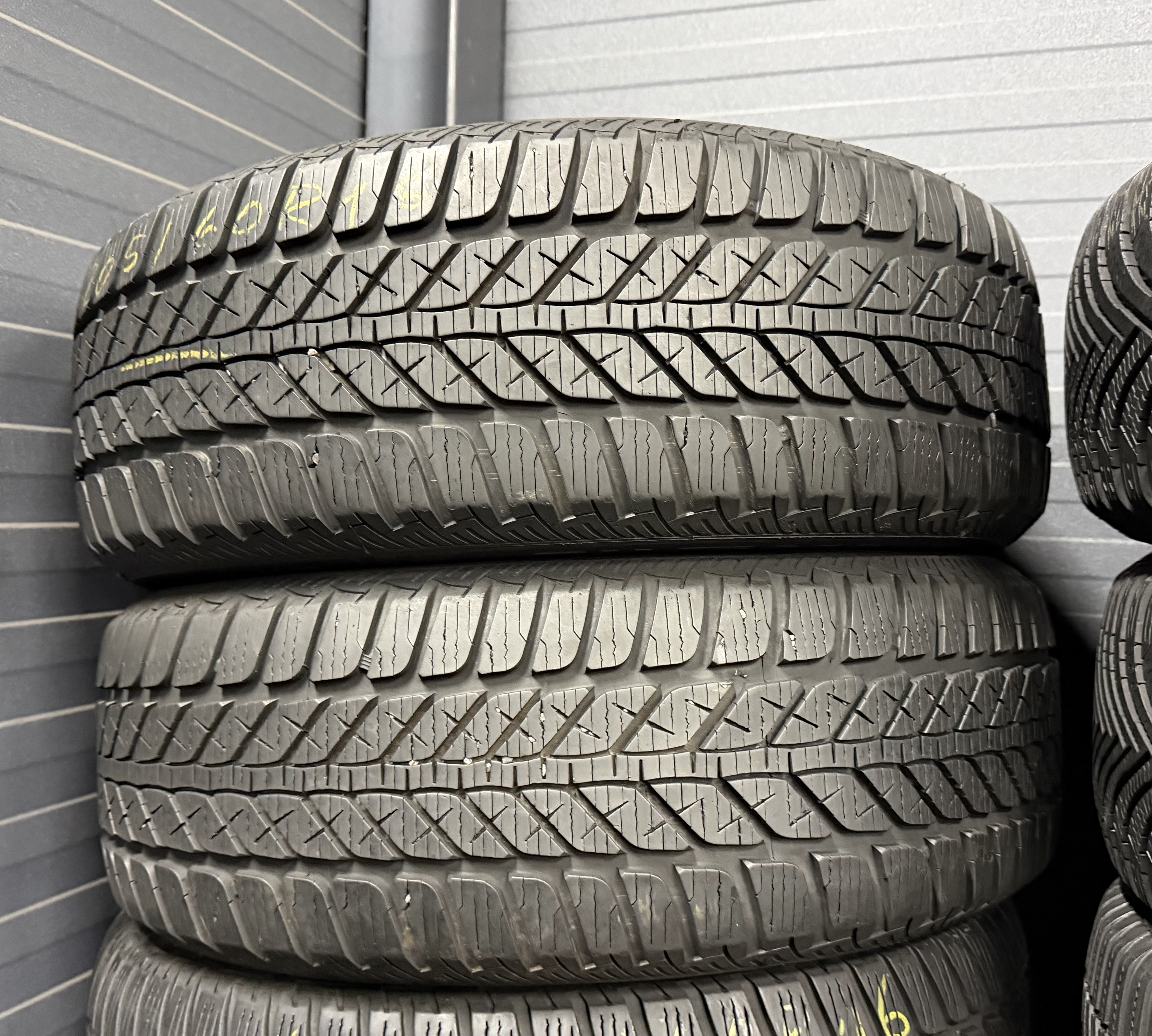 Шини б\у 205/60 R16