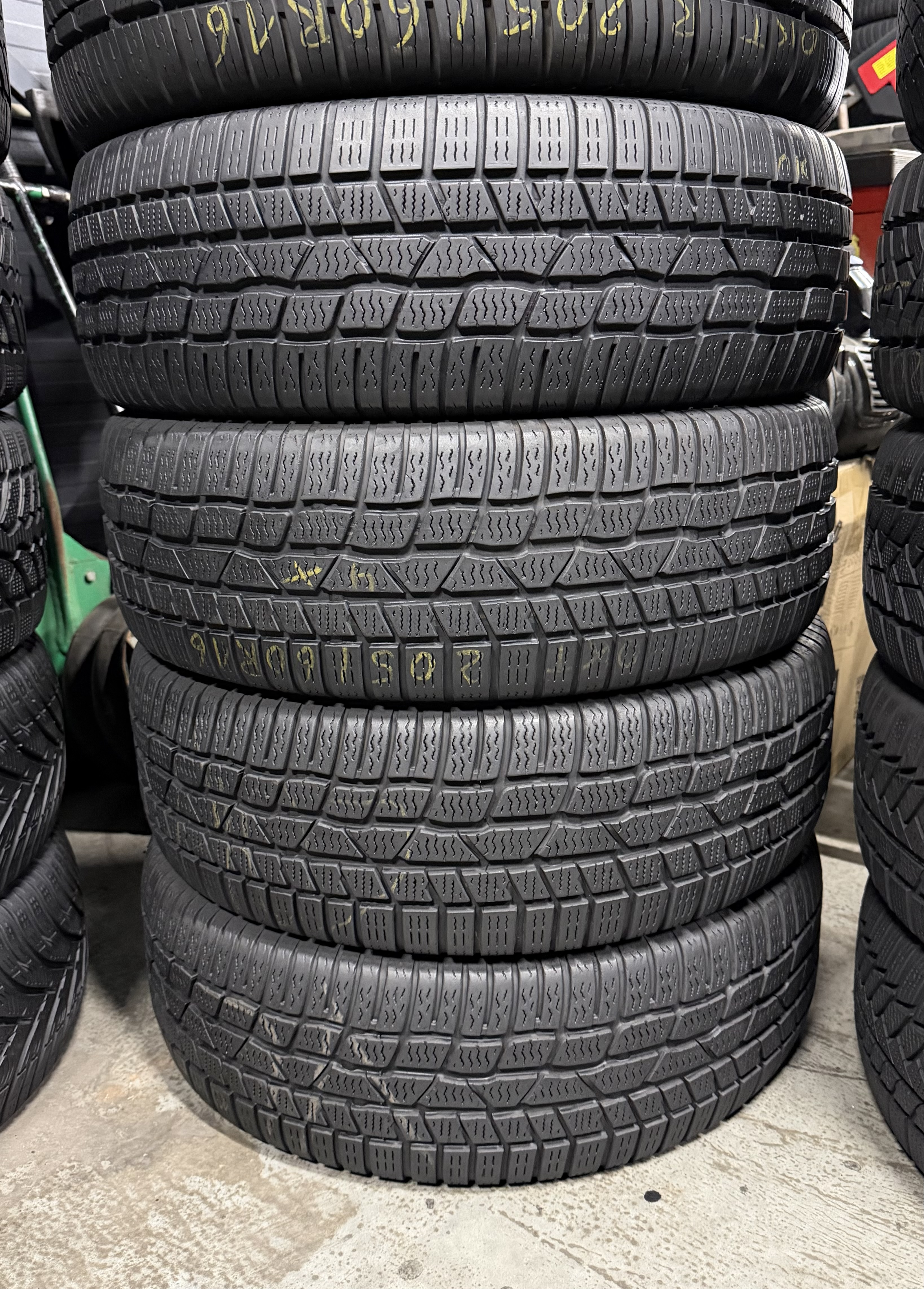 Шини б\у 205/60 R16
