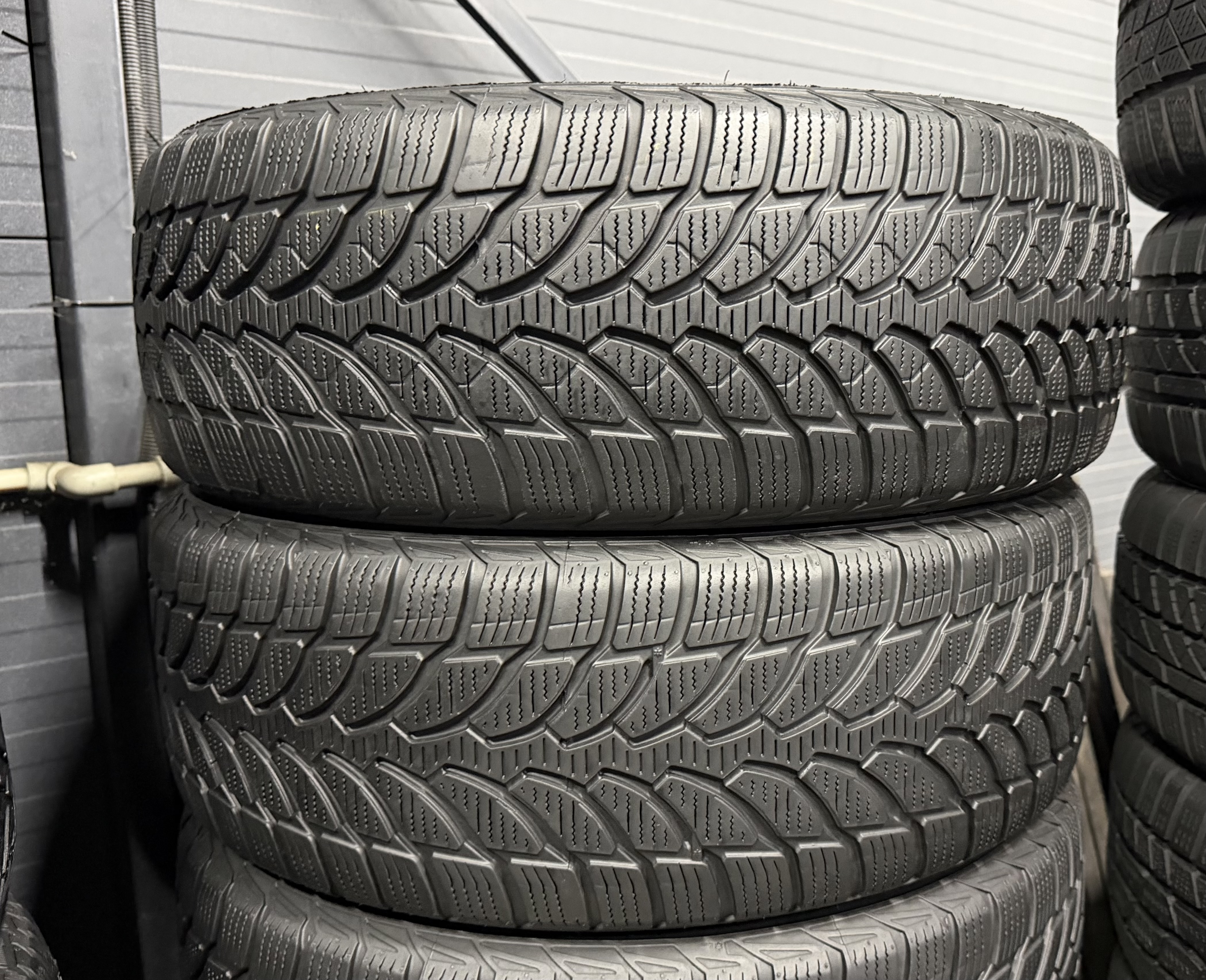 Шини б\у 205/60 R16