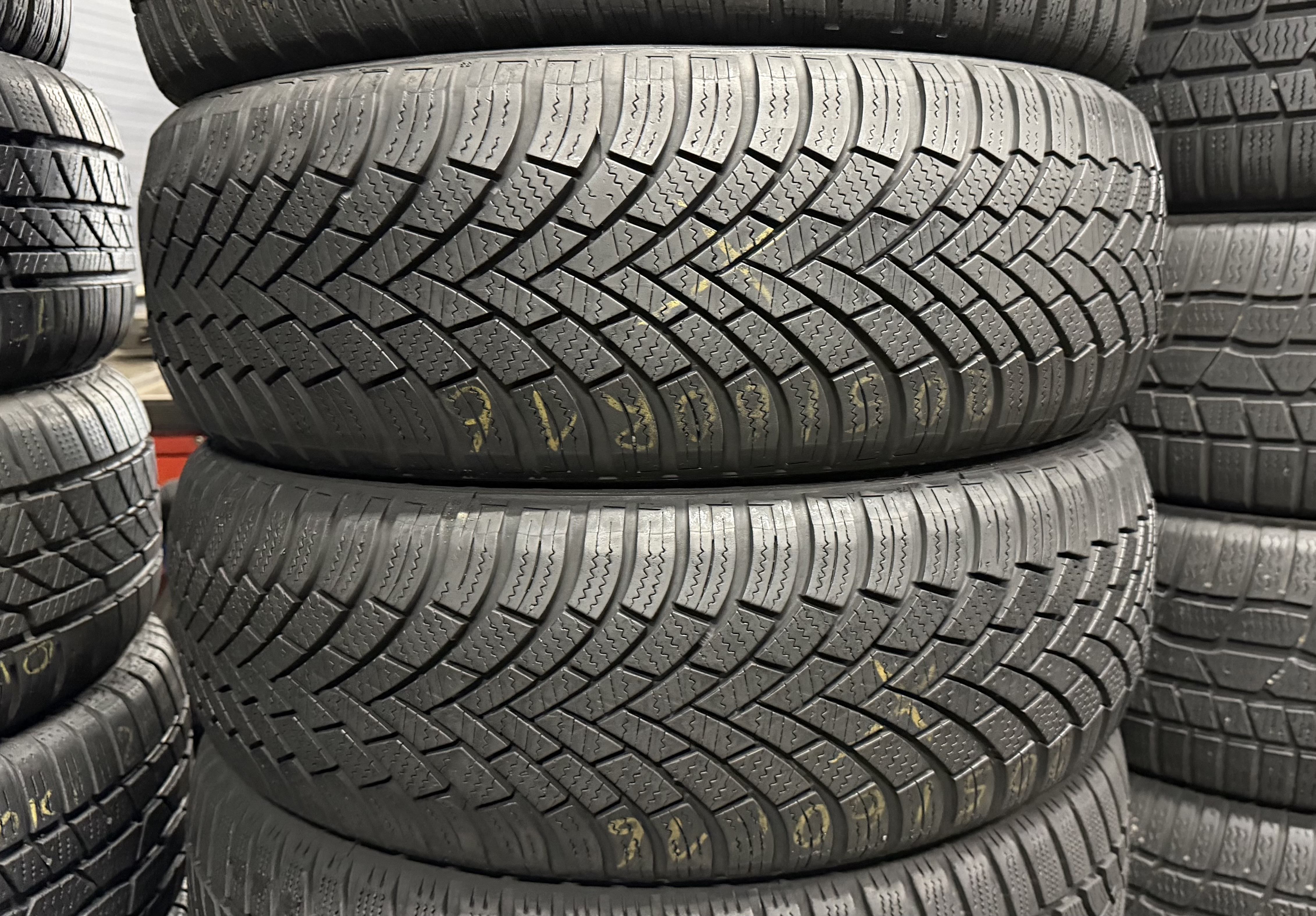 Шини б\у 205/60 R16
