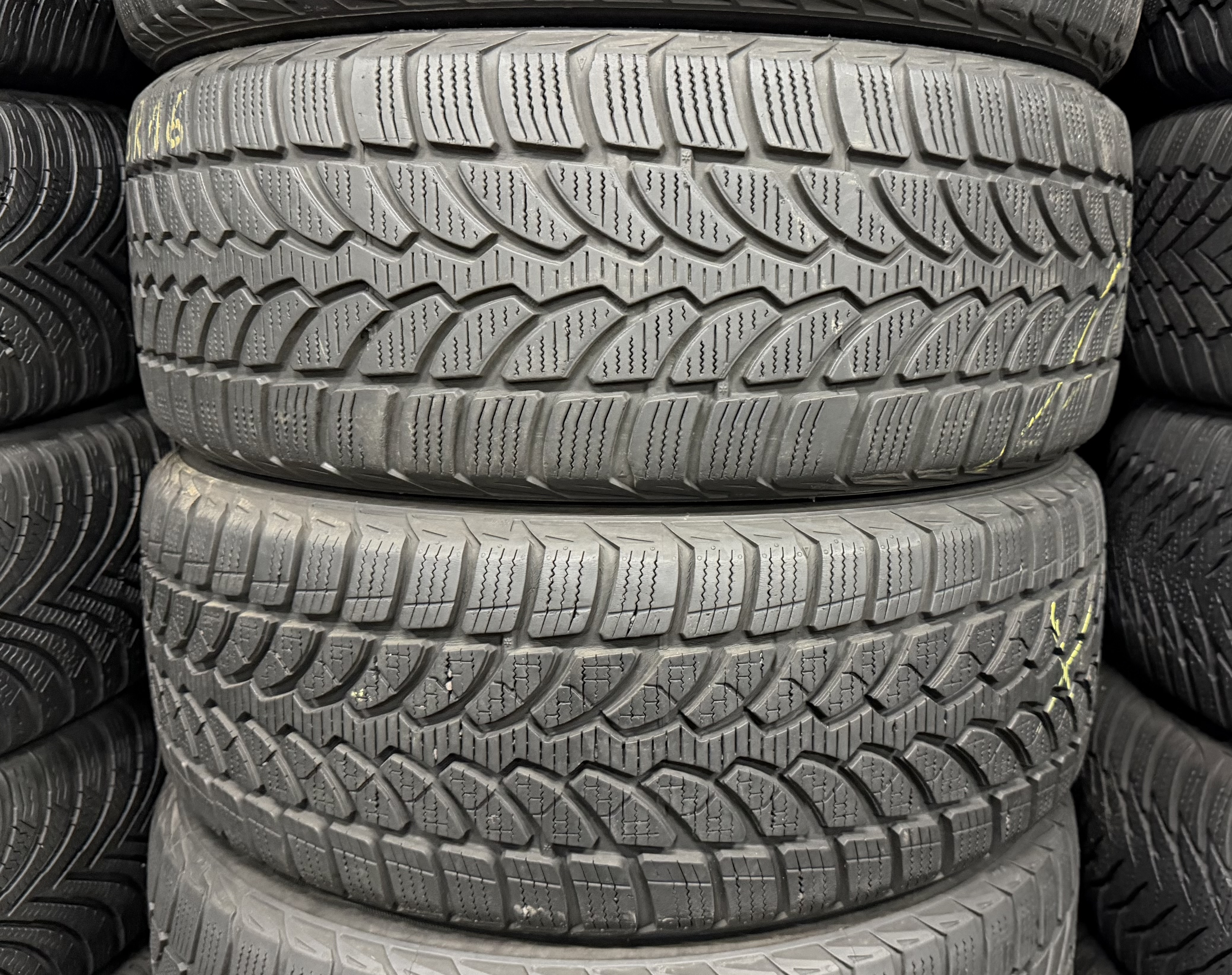 Шини б\у 205/55 R16