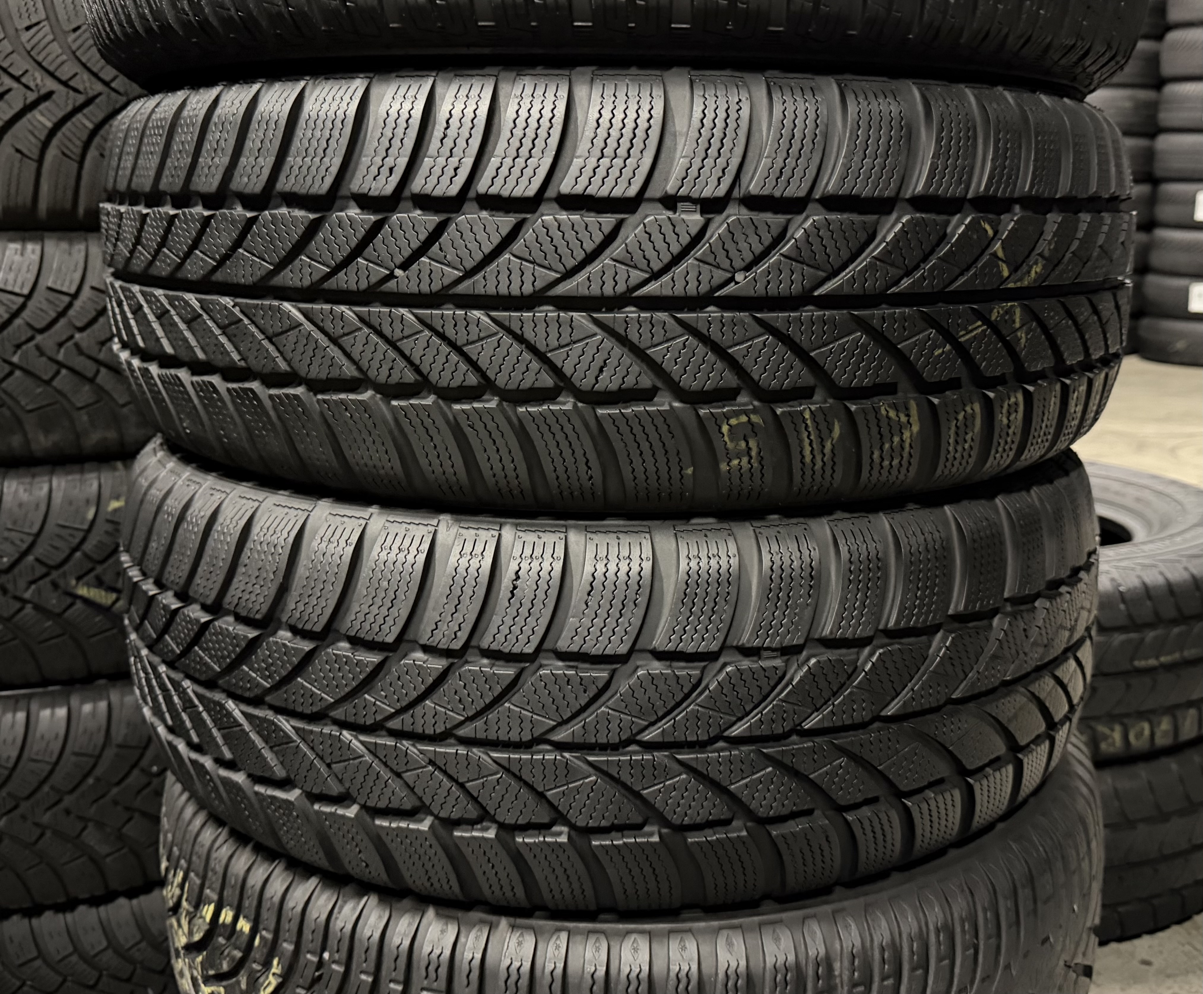 Шини б\у 195/60 R15