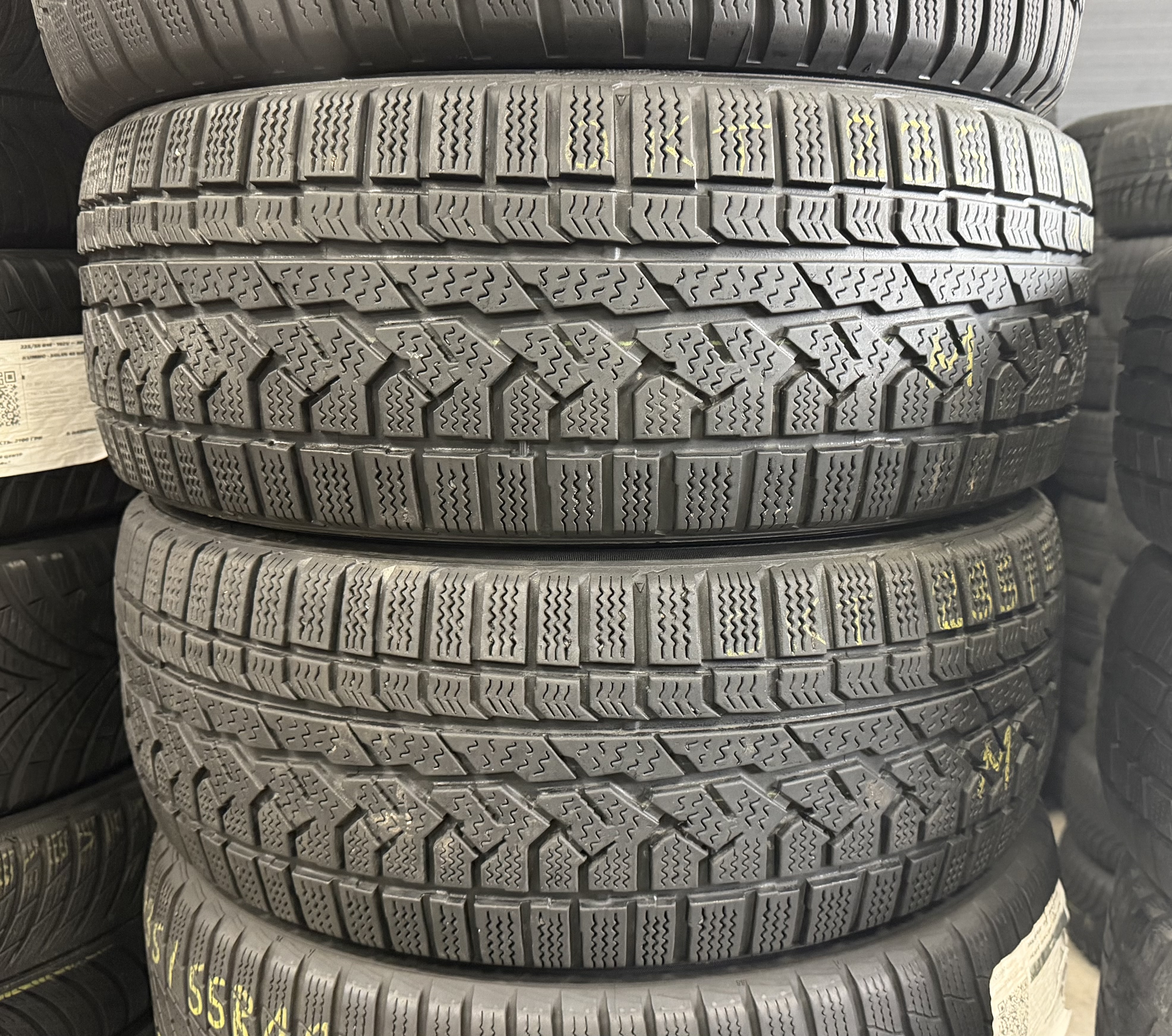 Шини б\у 235/55 R18