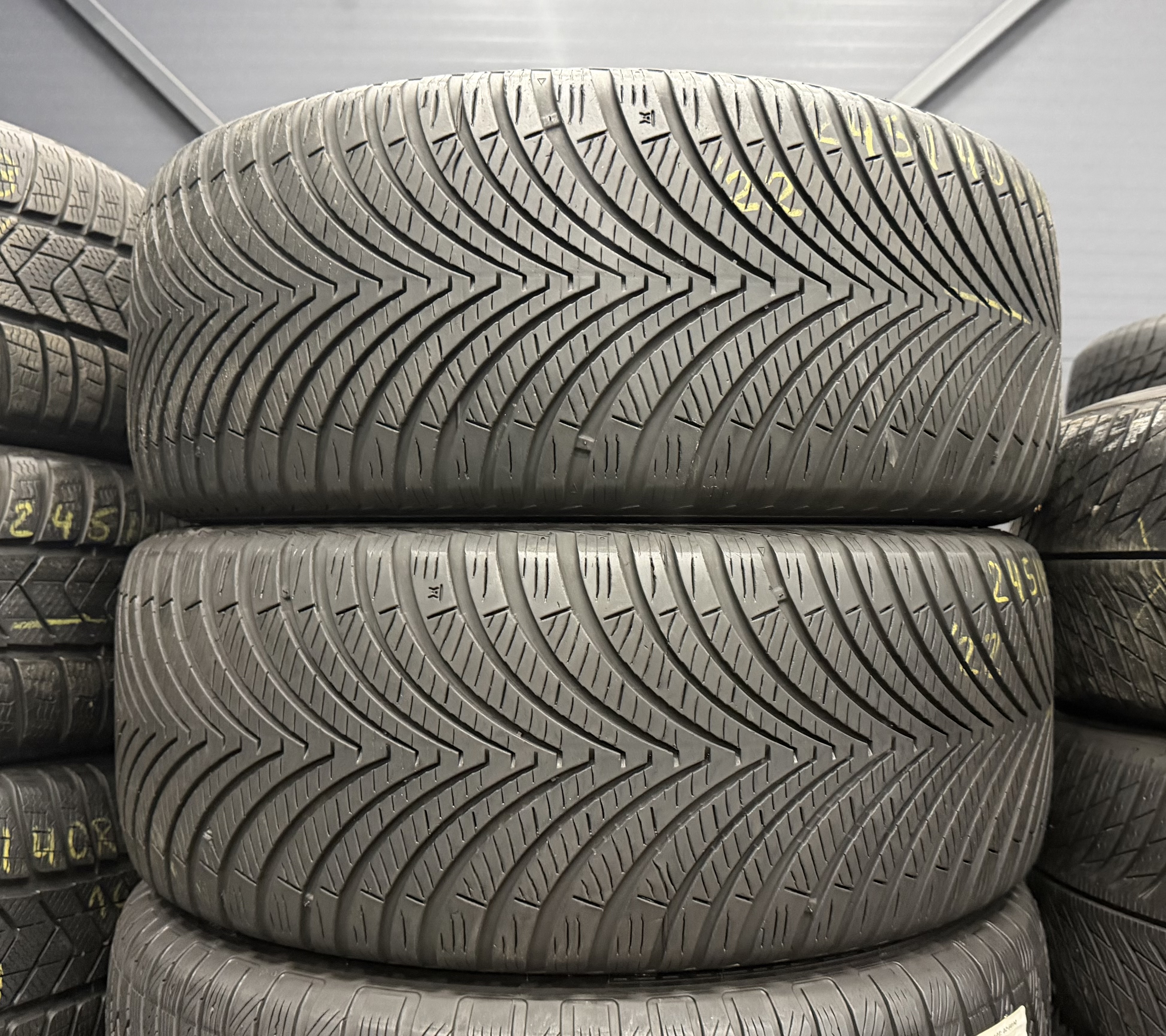 Шини б\у 245/45 R18