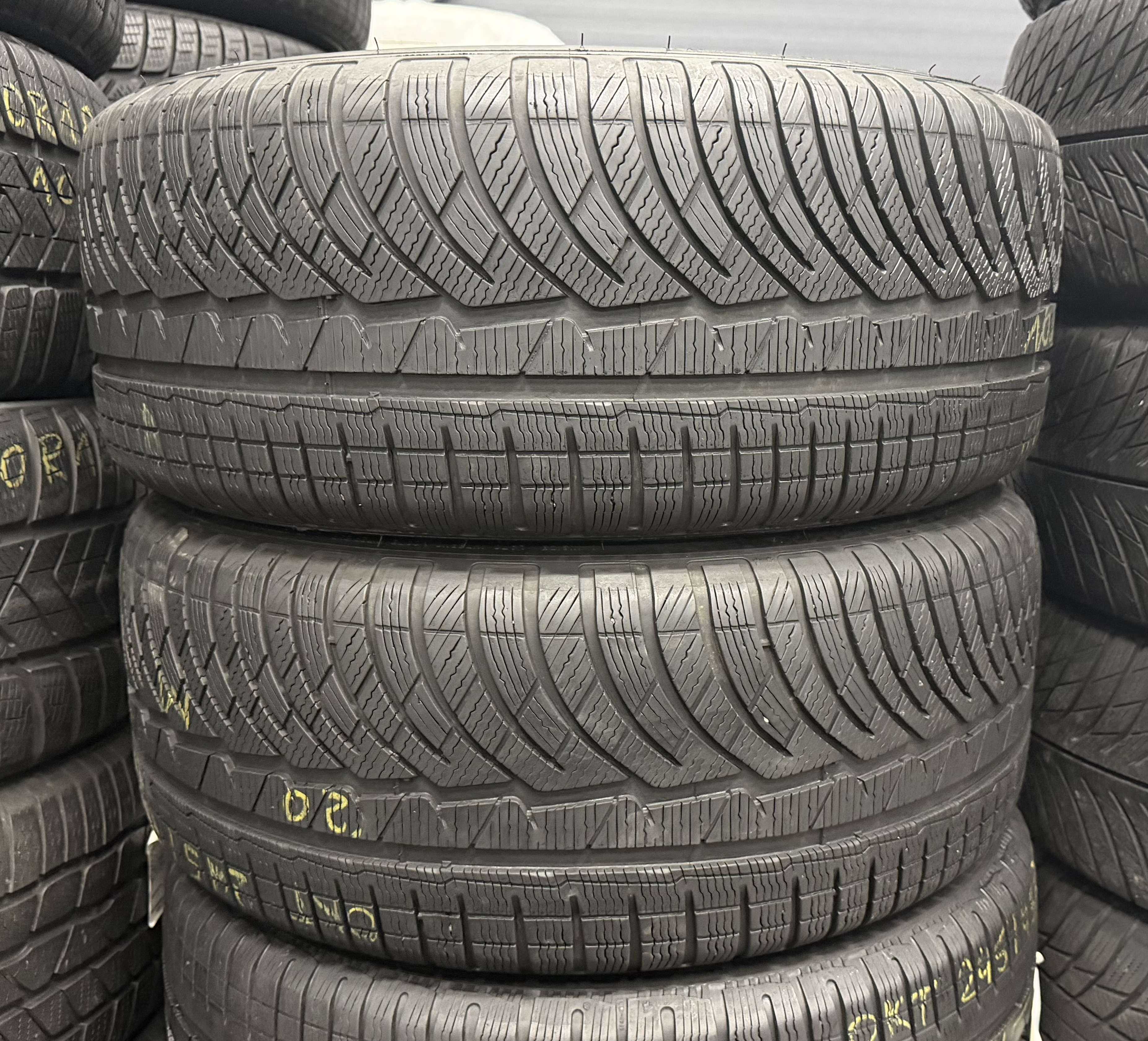 Шини б\у 245/45 R18