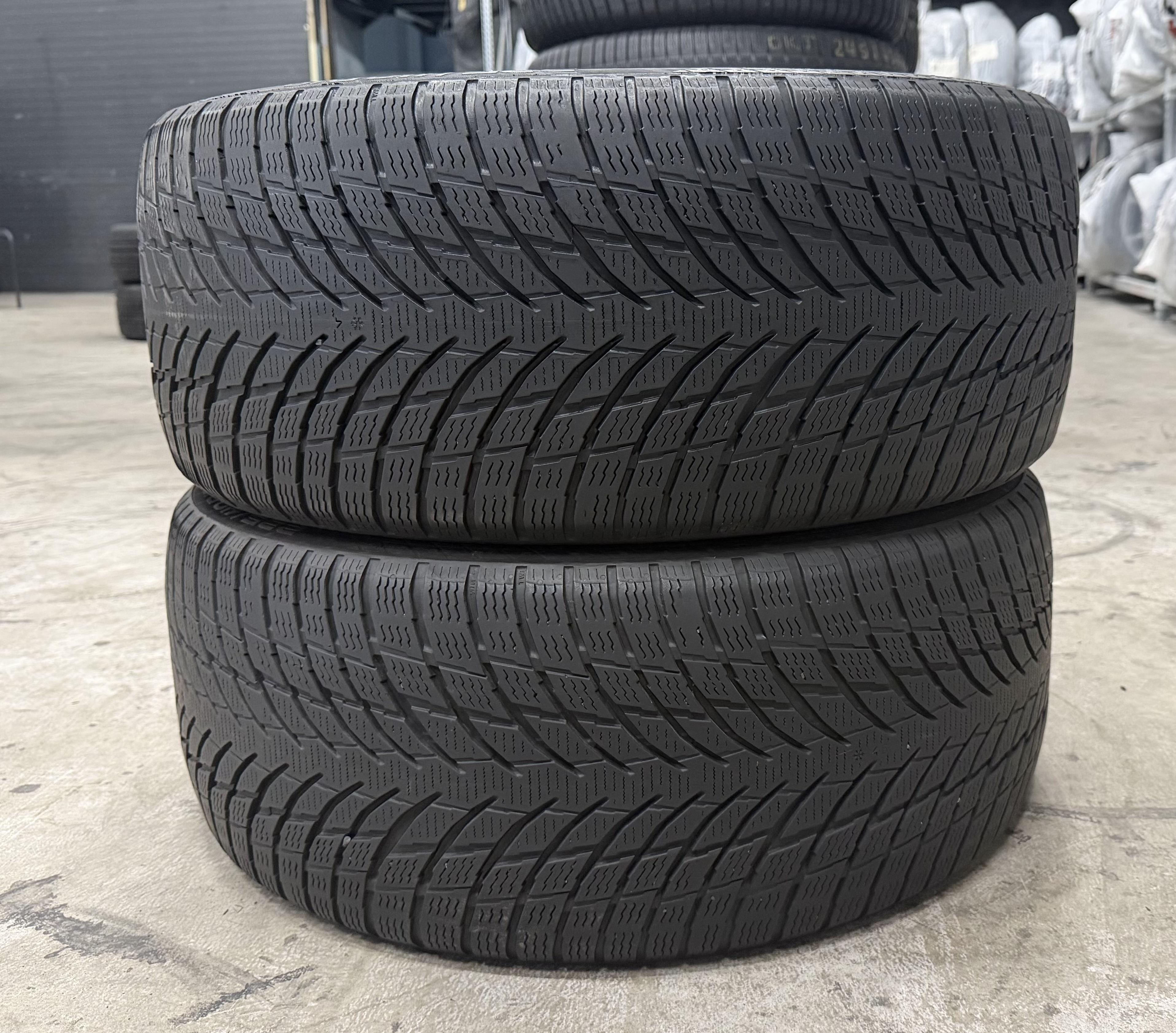 Шини б\у 235/40 R19