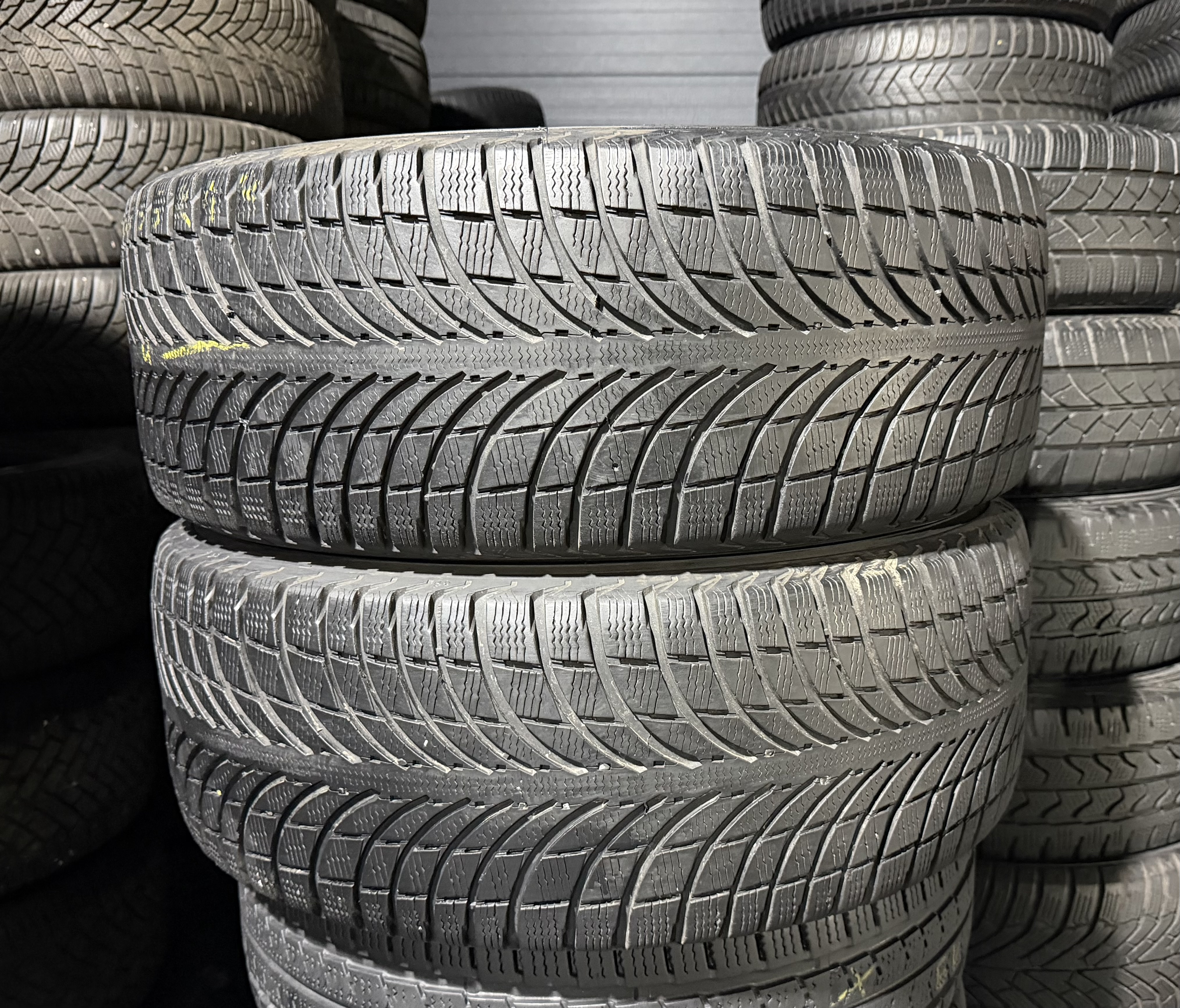 Шини б\у 235/55 R18