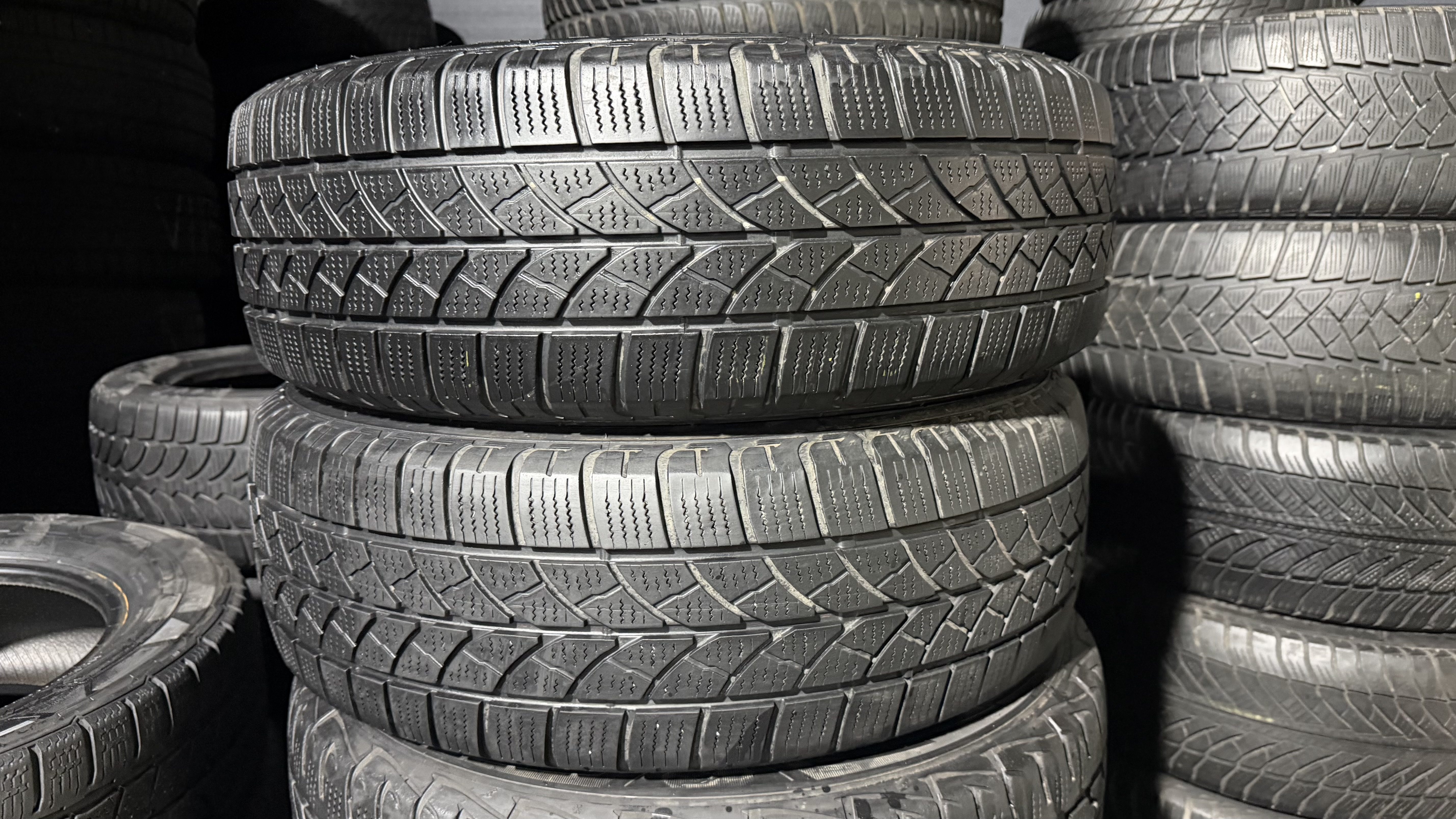 Шини б\у 215/65 R16C