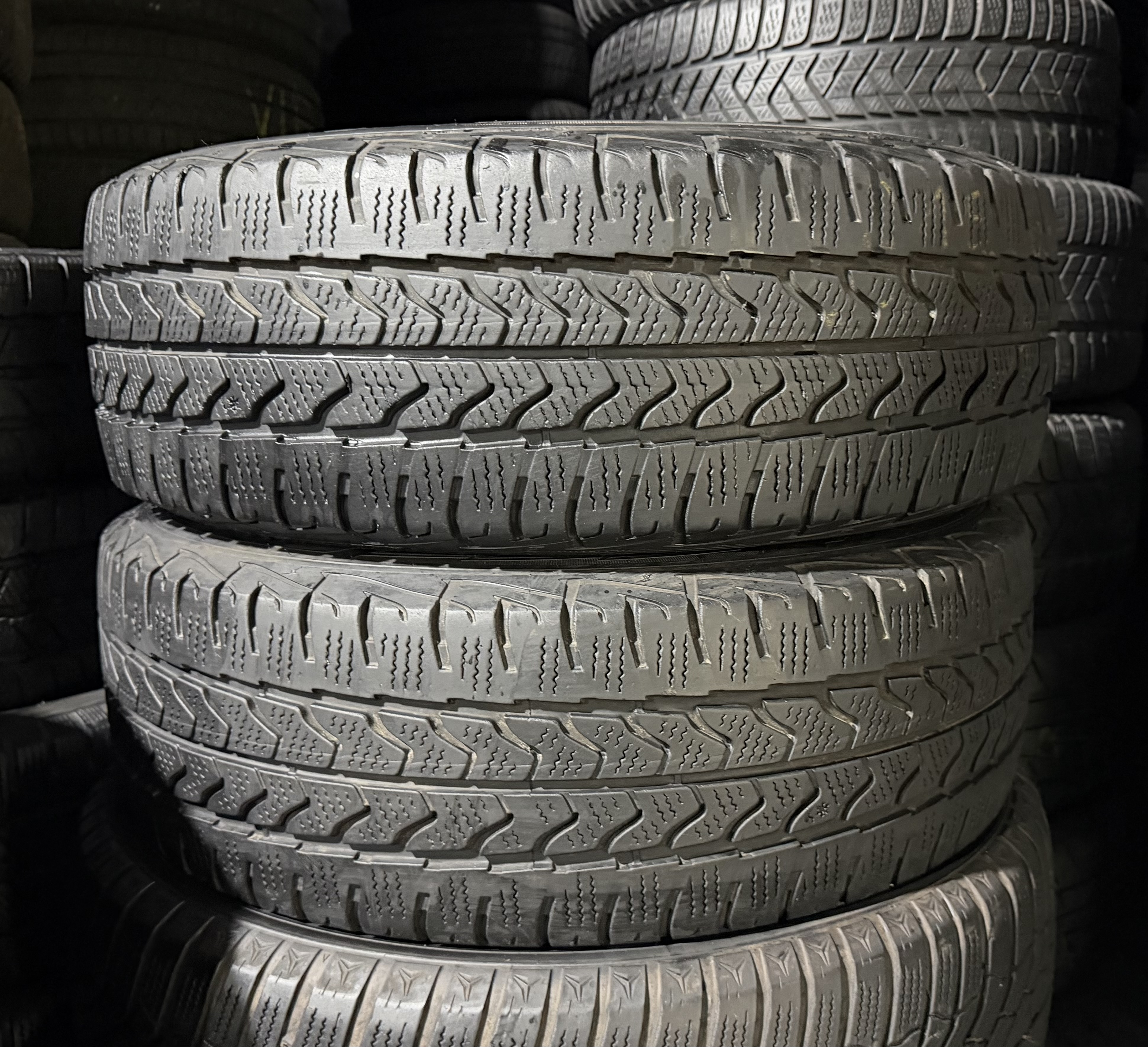 Шини б\у 215/65 R16C