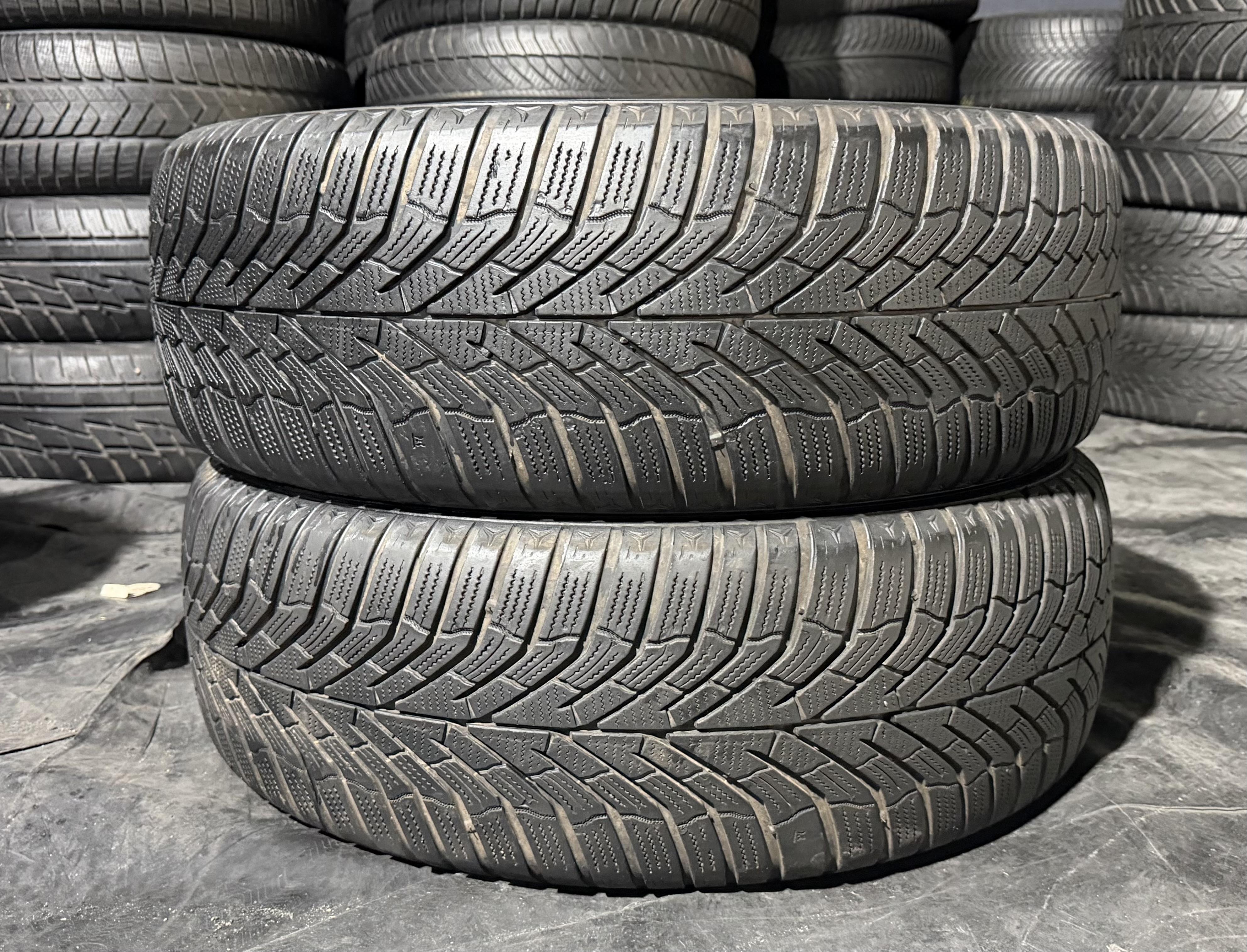 Шини б\у 235/60 R18