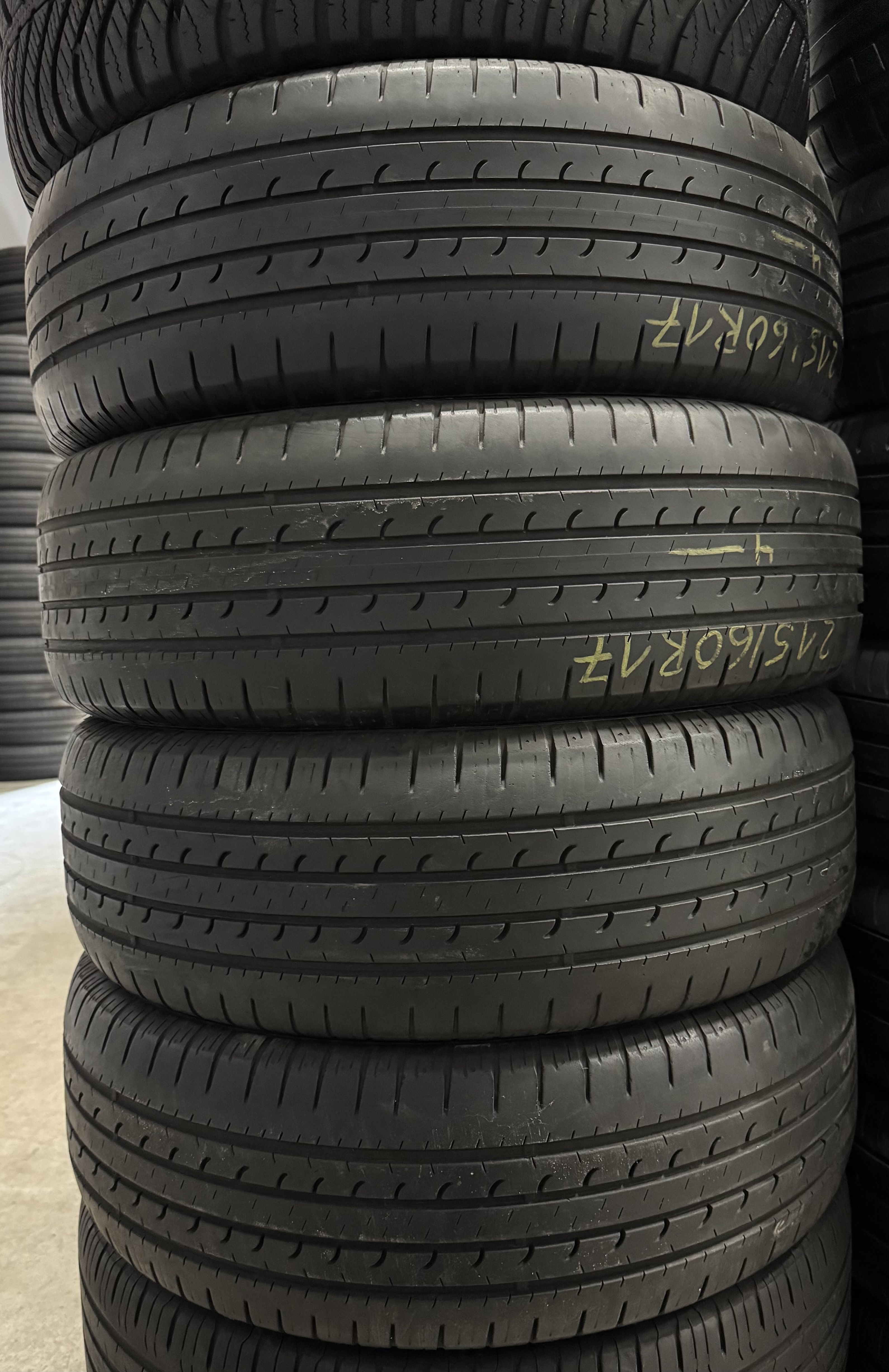 Шини б\у 215/60 R17