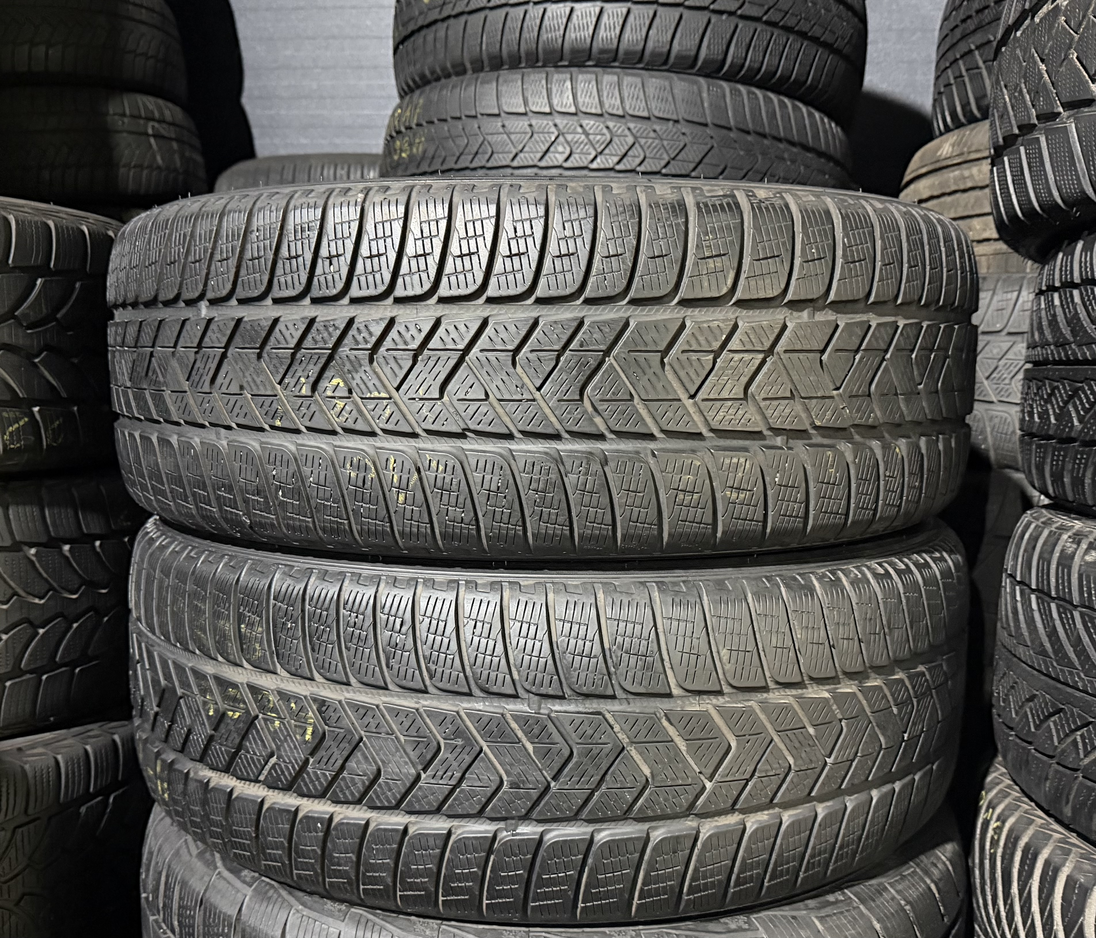 Шини б\у 235/60 R18