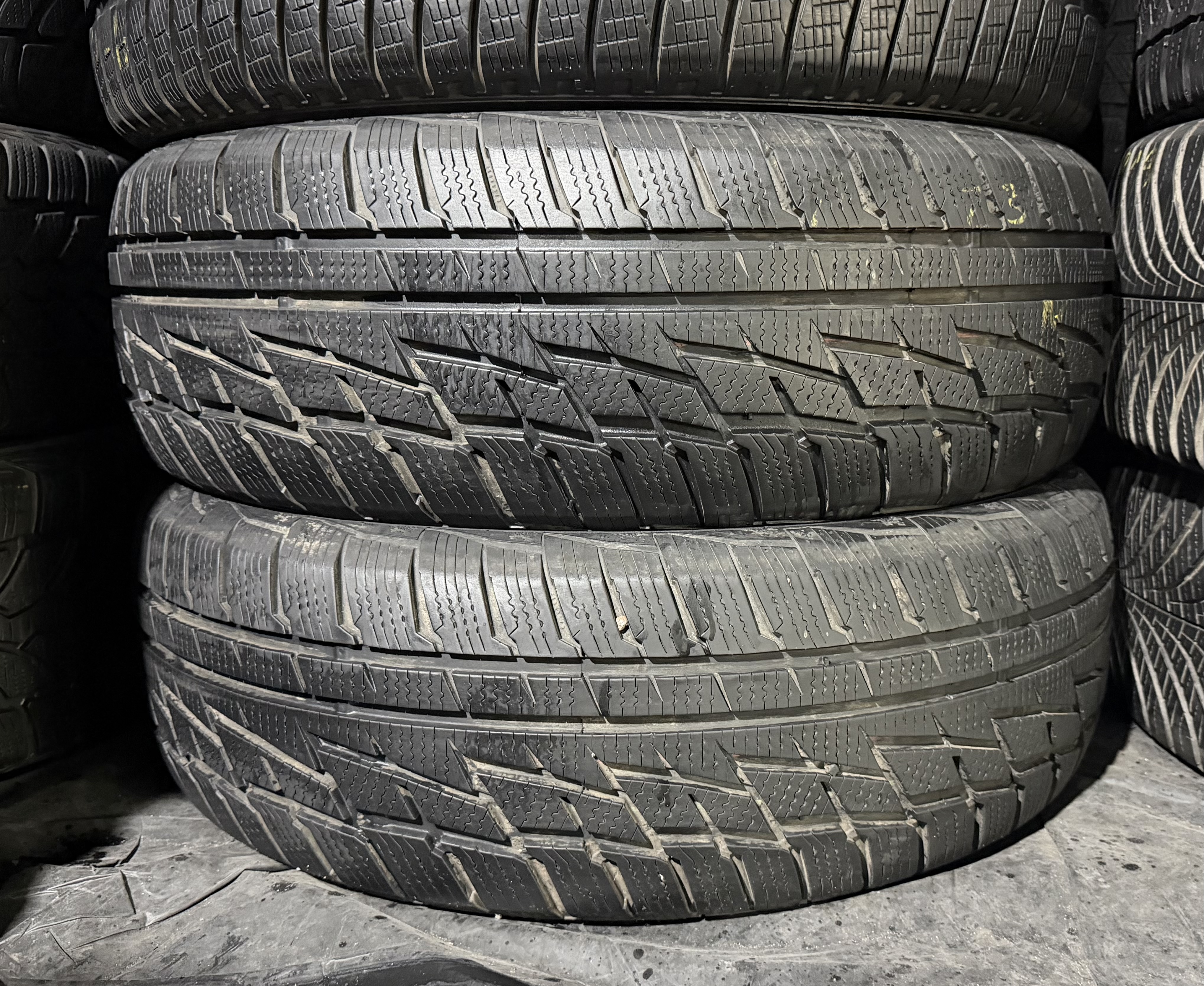 Шини б\у 235/60 R18