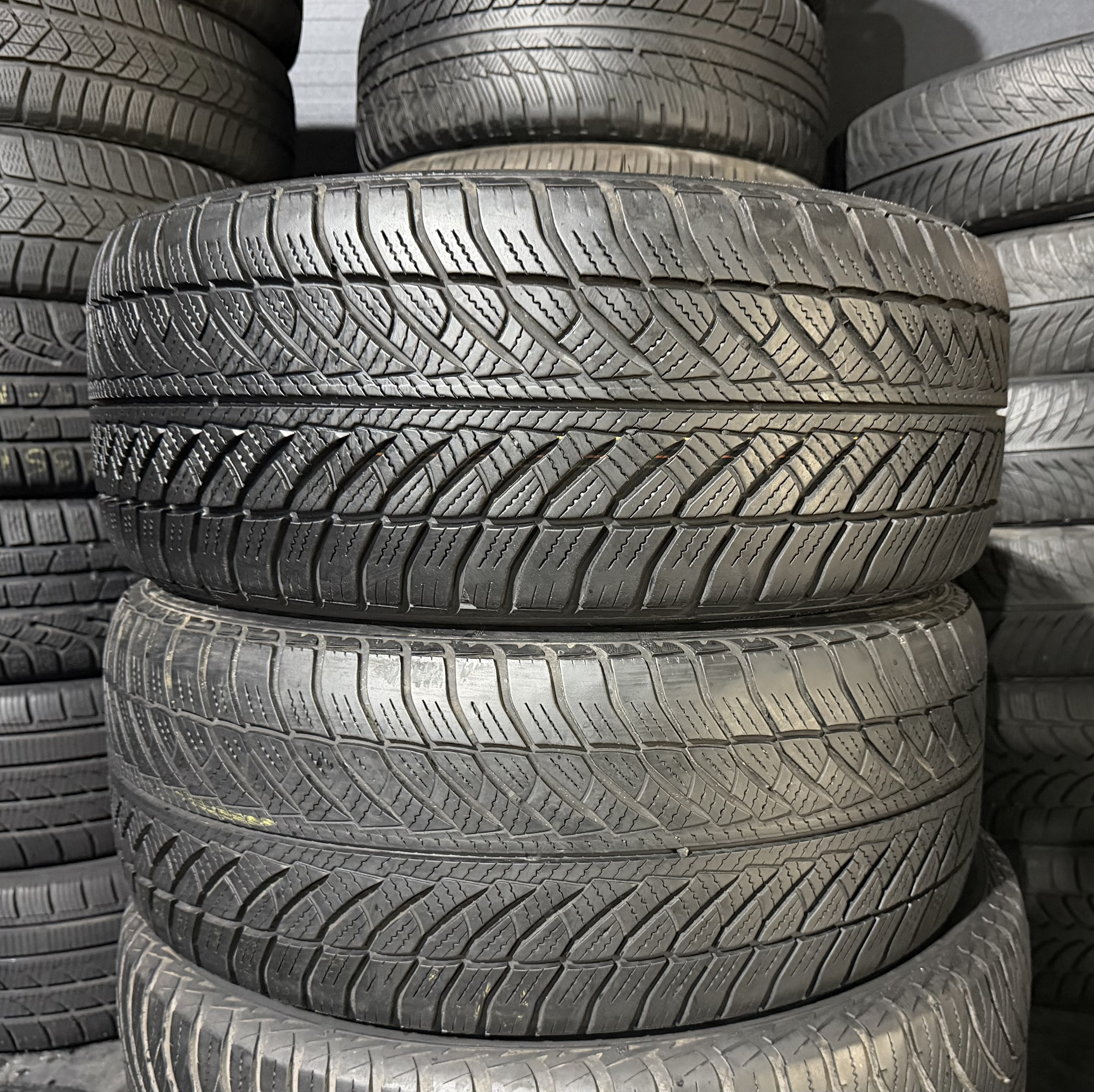 Шини б\у 245/45 R18