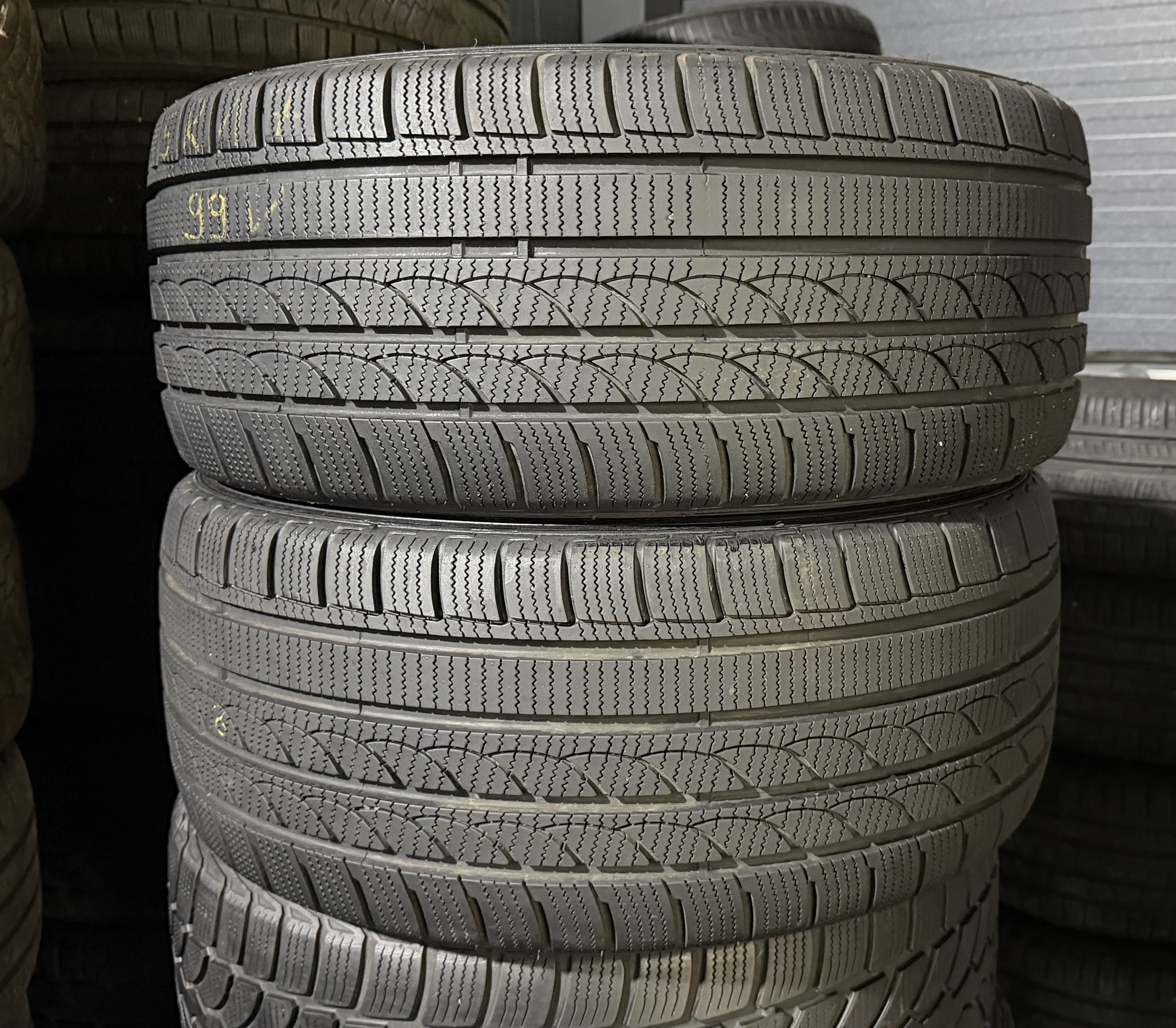 Шини б\у 245/45 R17