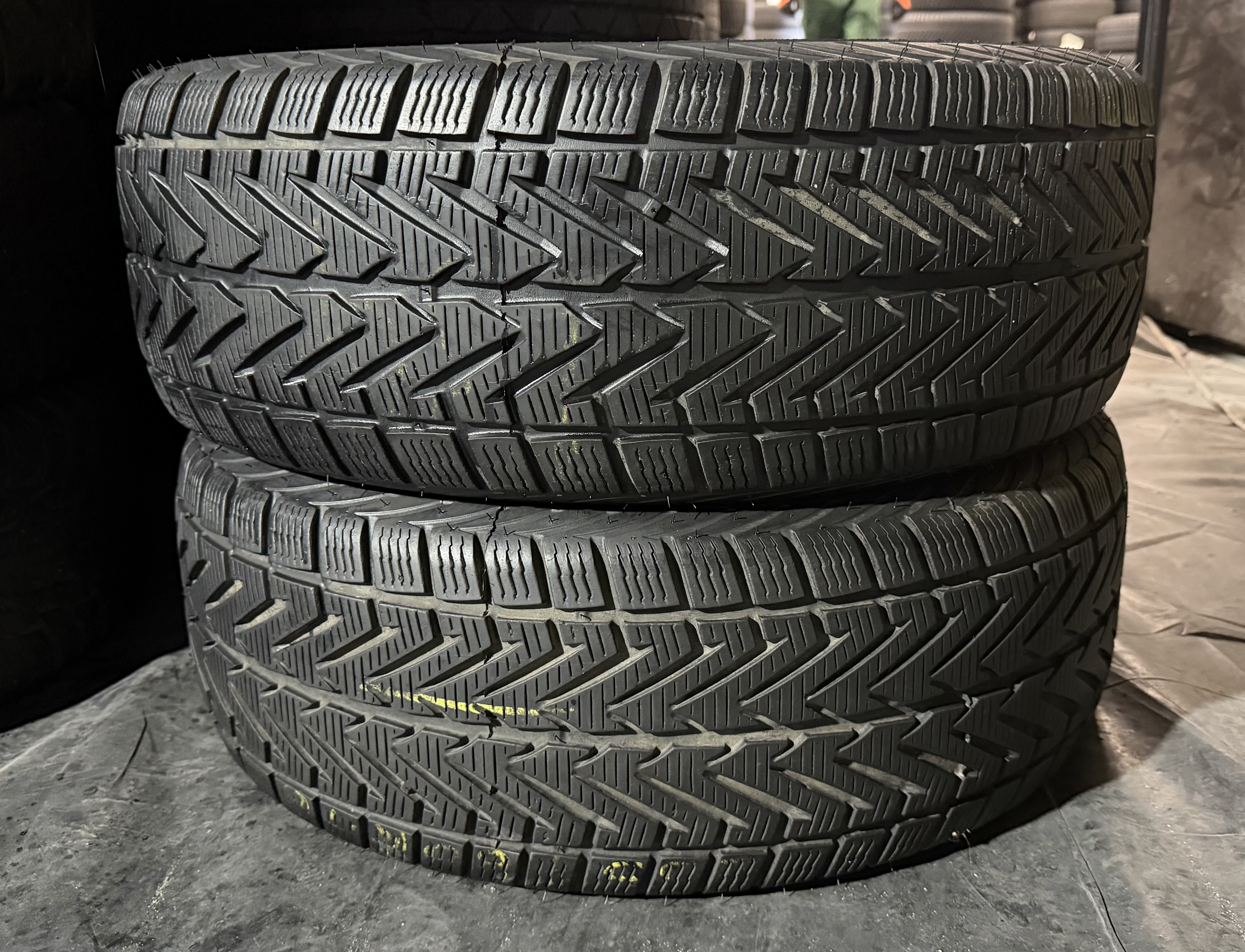 Шини б\у 235/60 R16