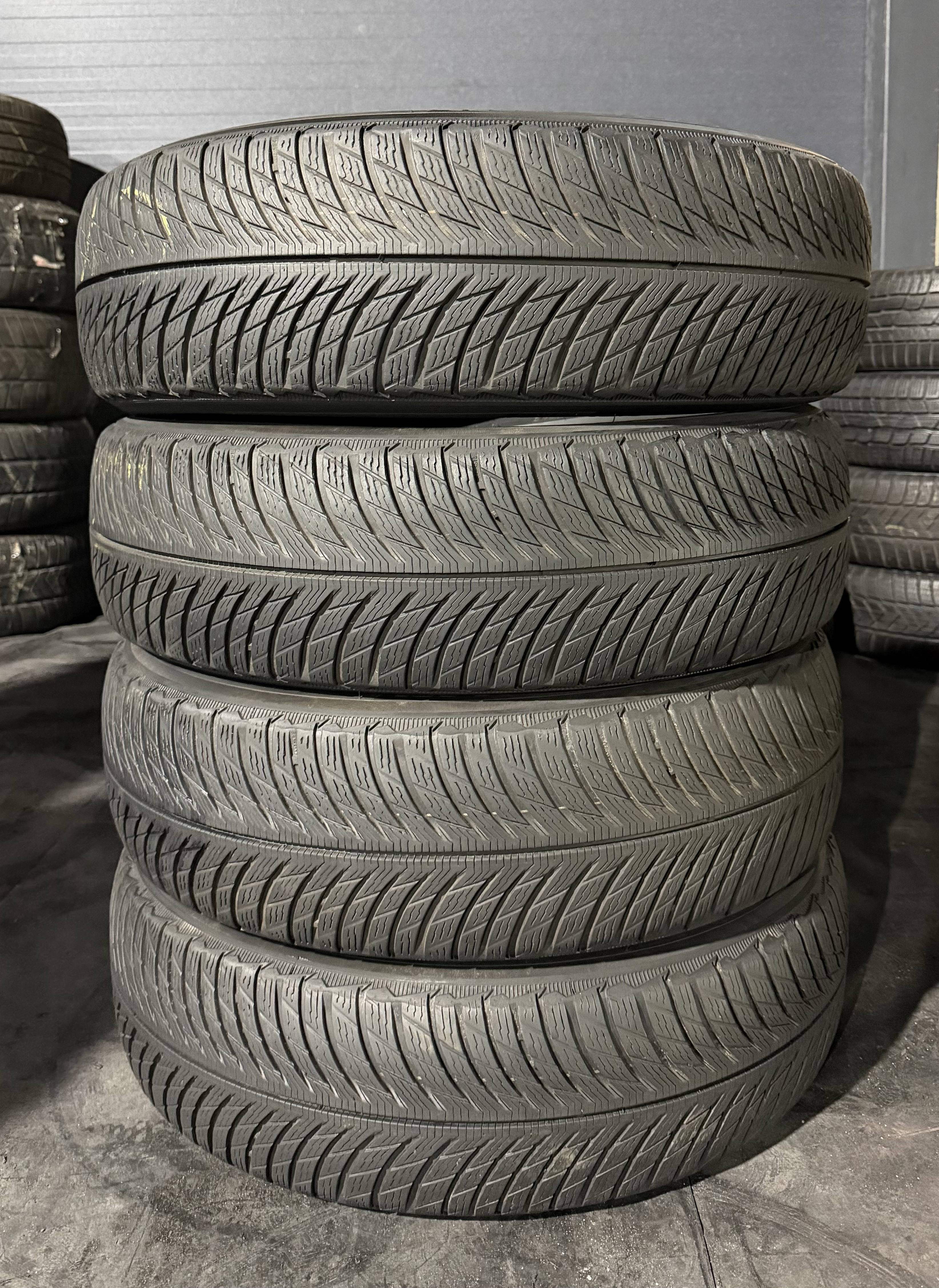 Шини б\у 215/65 R17