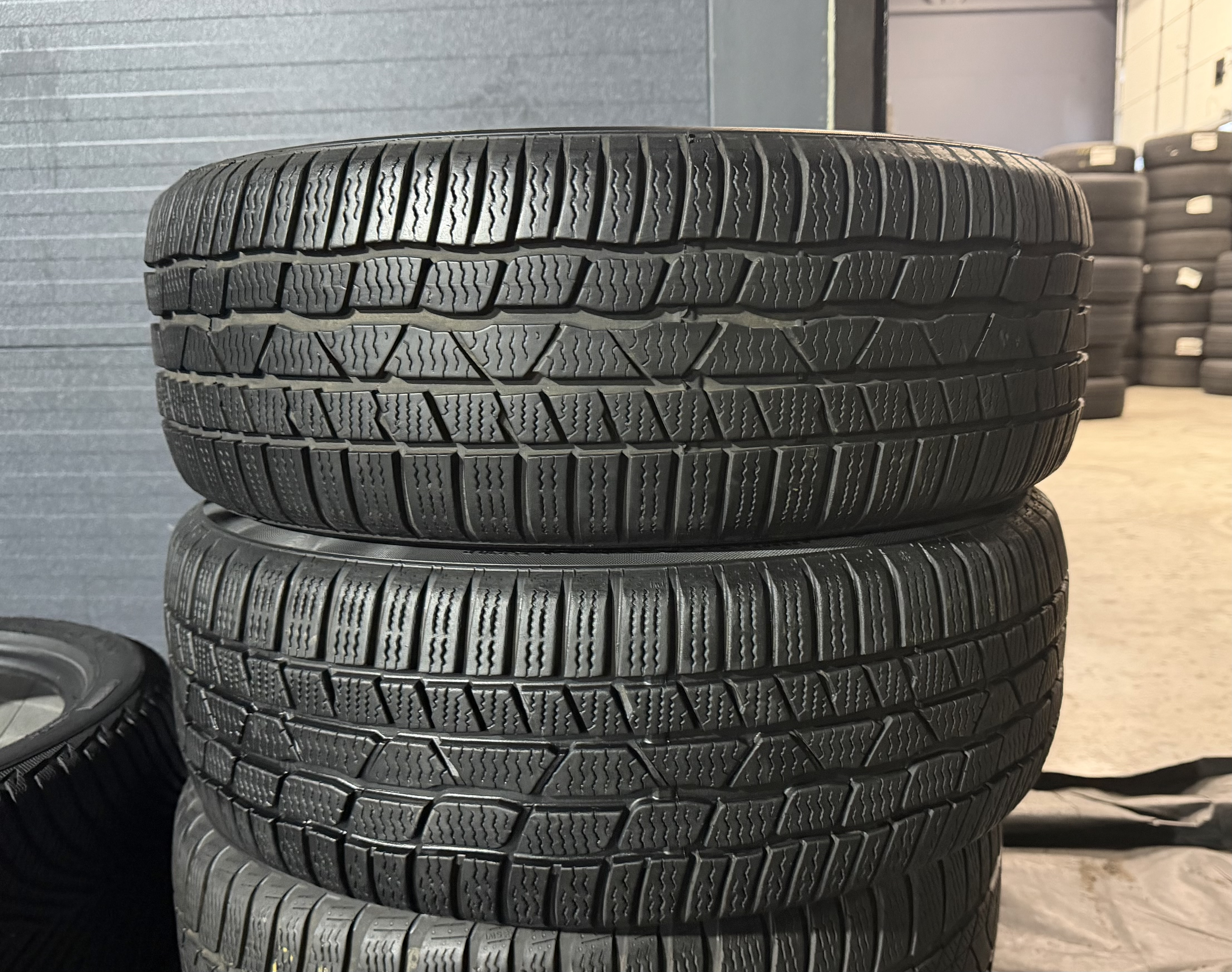 Шини б\у 205/50 R17
