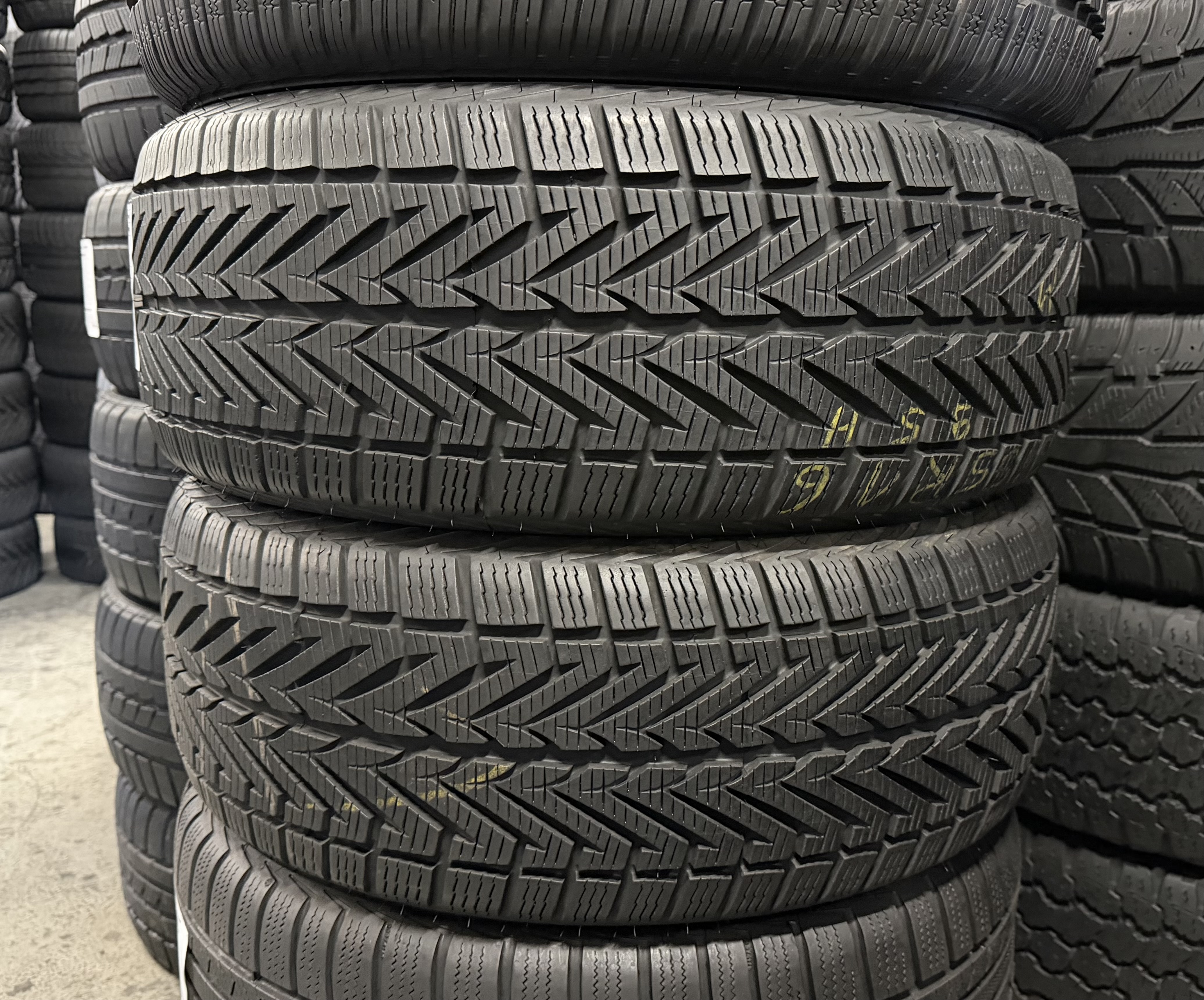 Шини б\у 225/55 R16