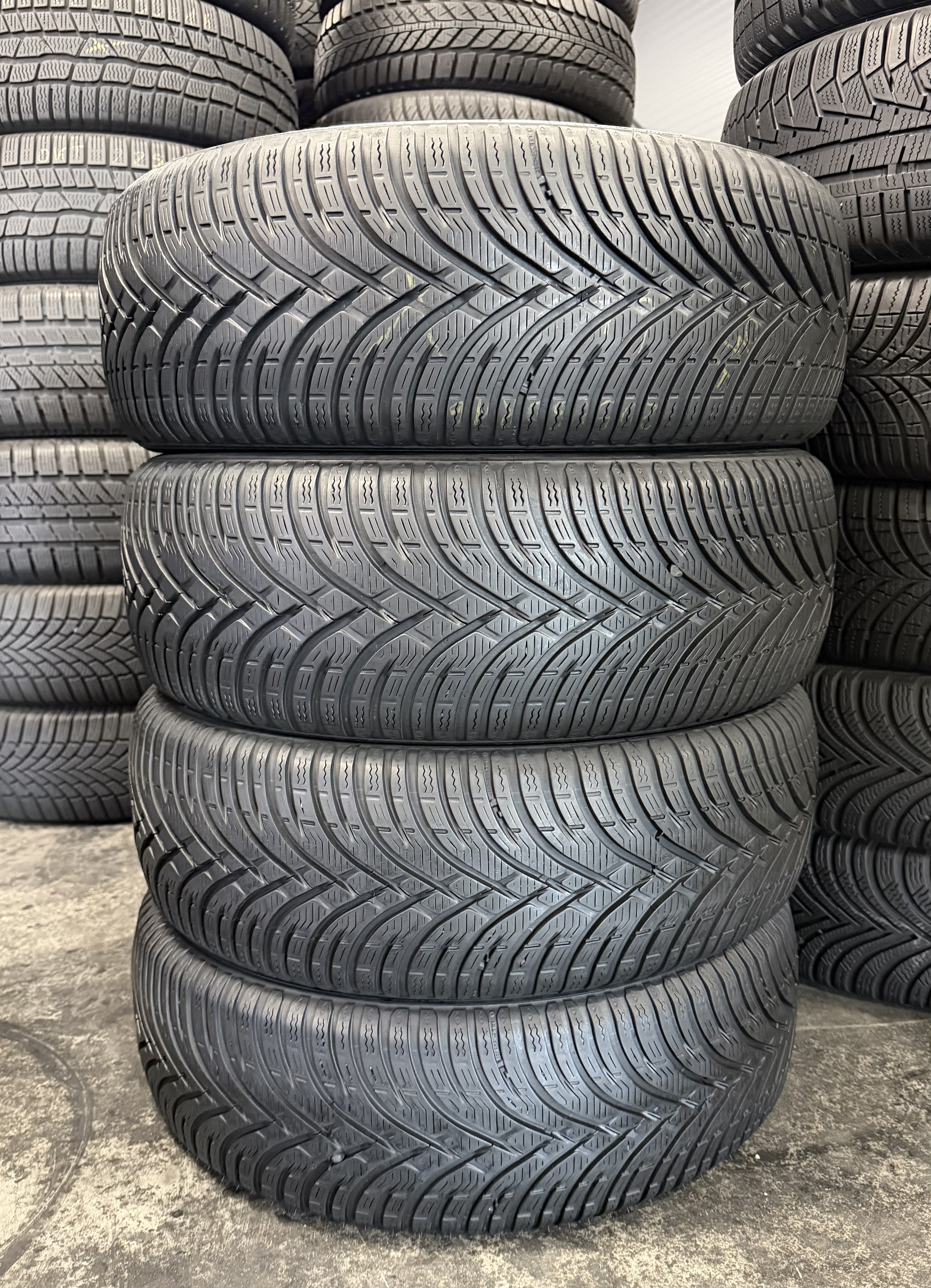 Шини б\у 205/60 R16