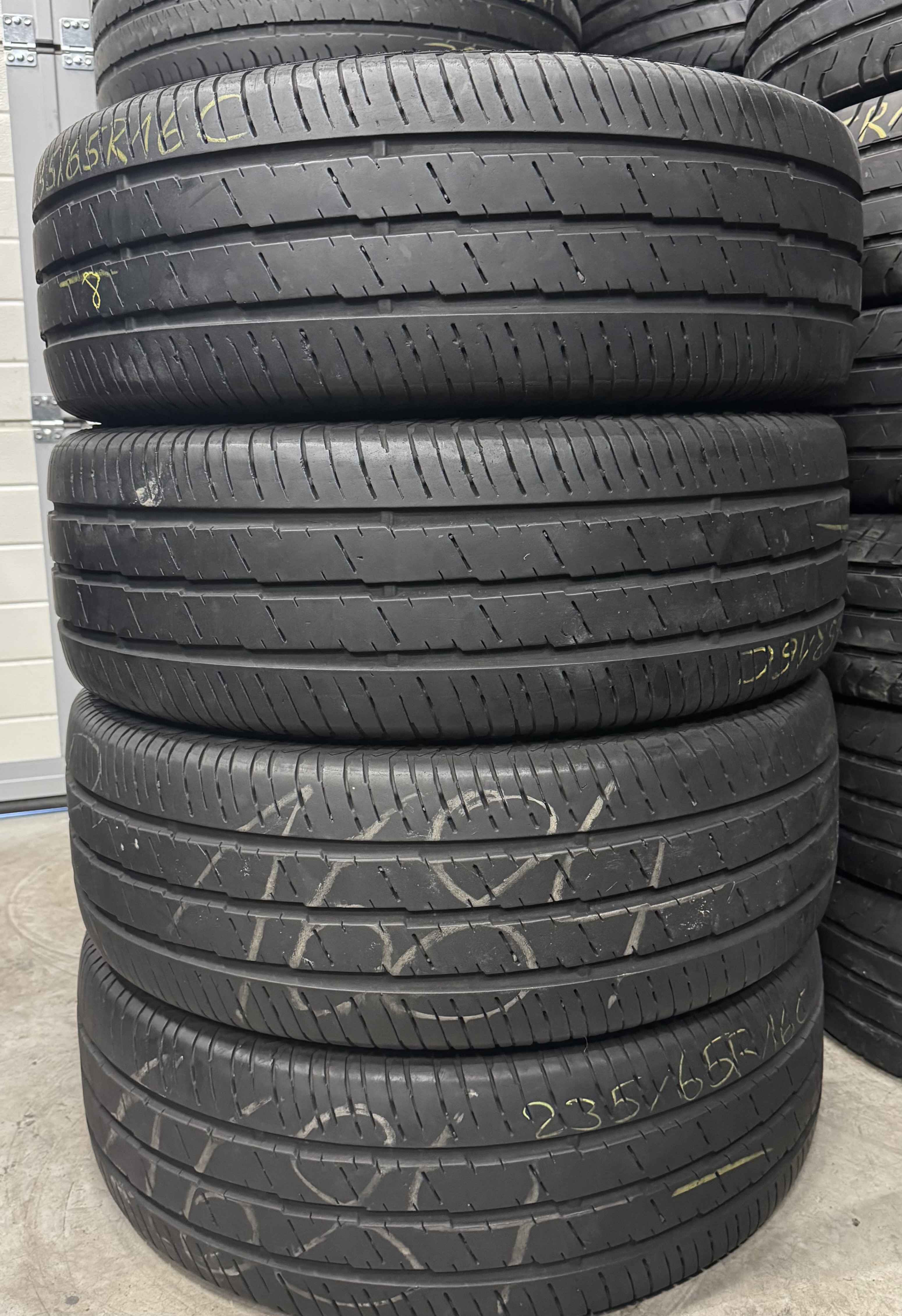 Шини б\у 235/65 R16C