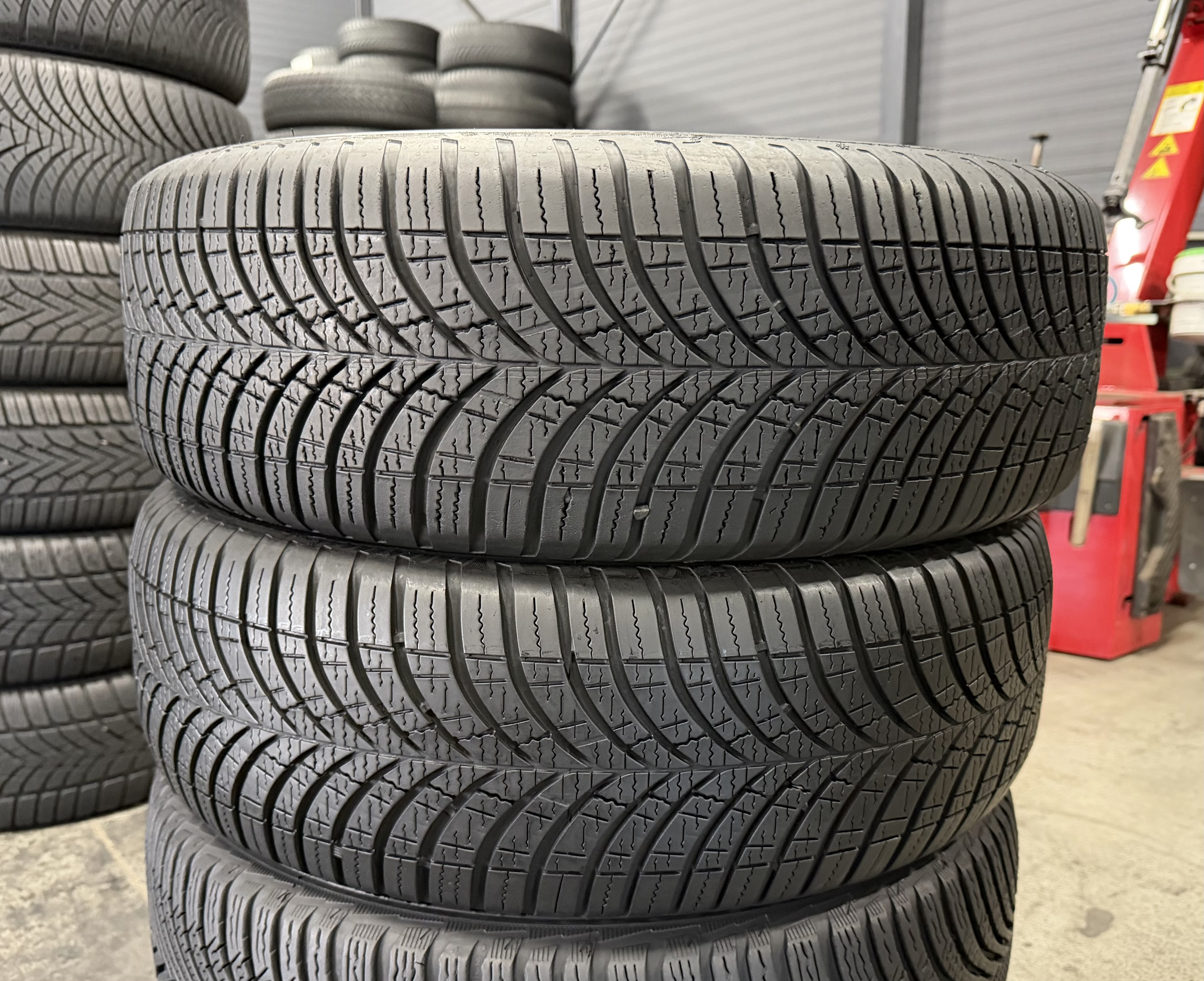Шини б\у 205/60 R16