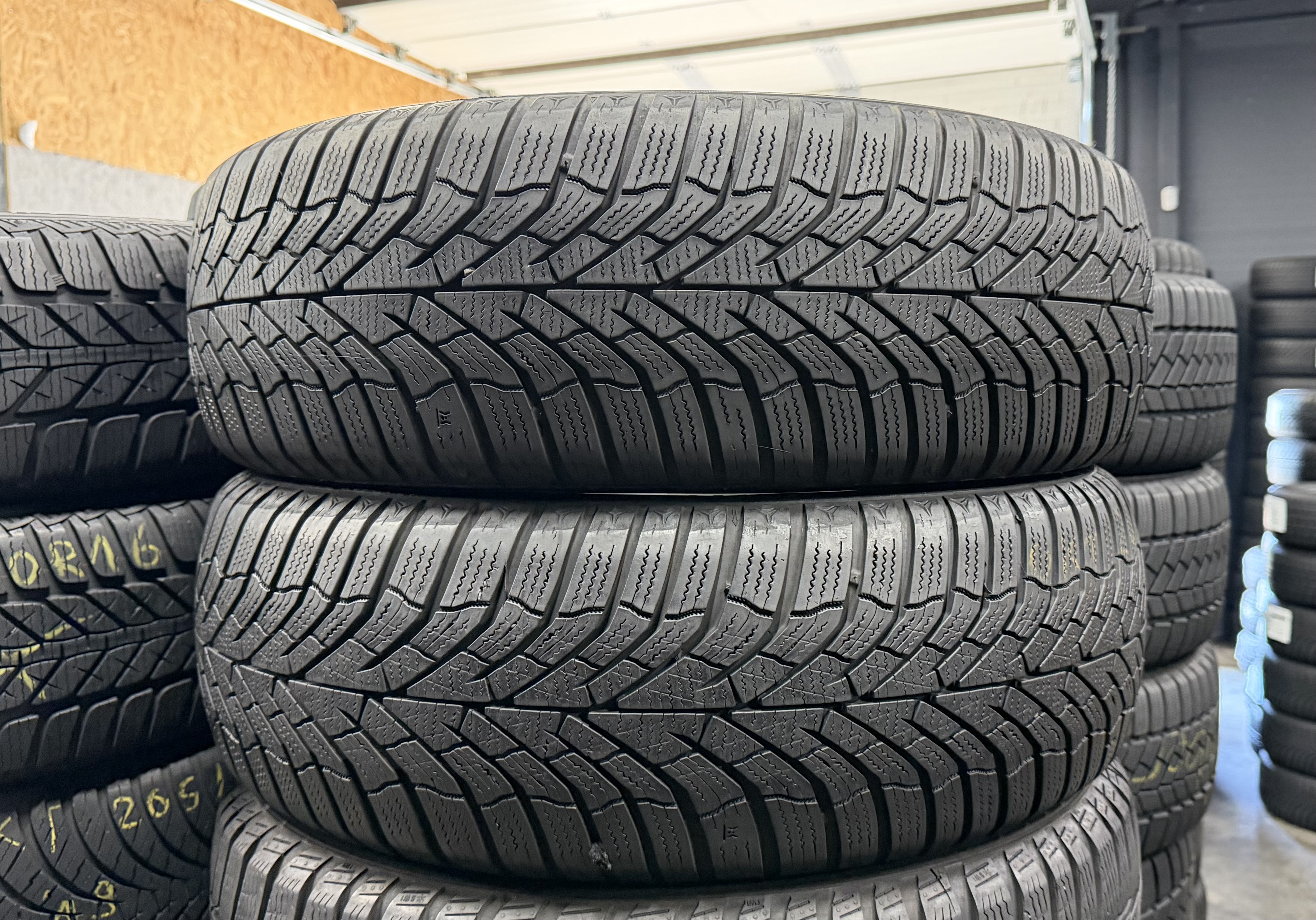 Шини б\у 205/60 R16