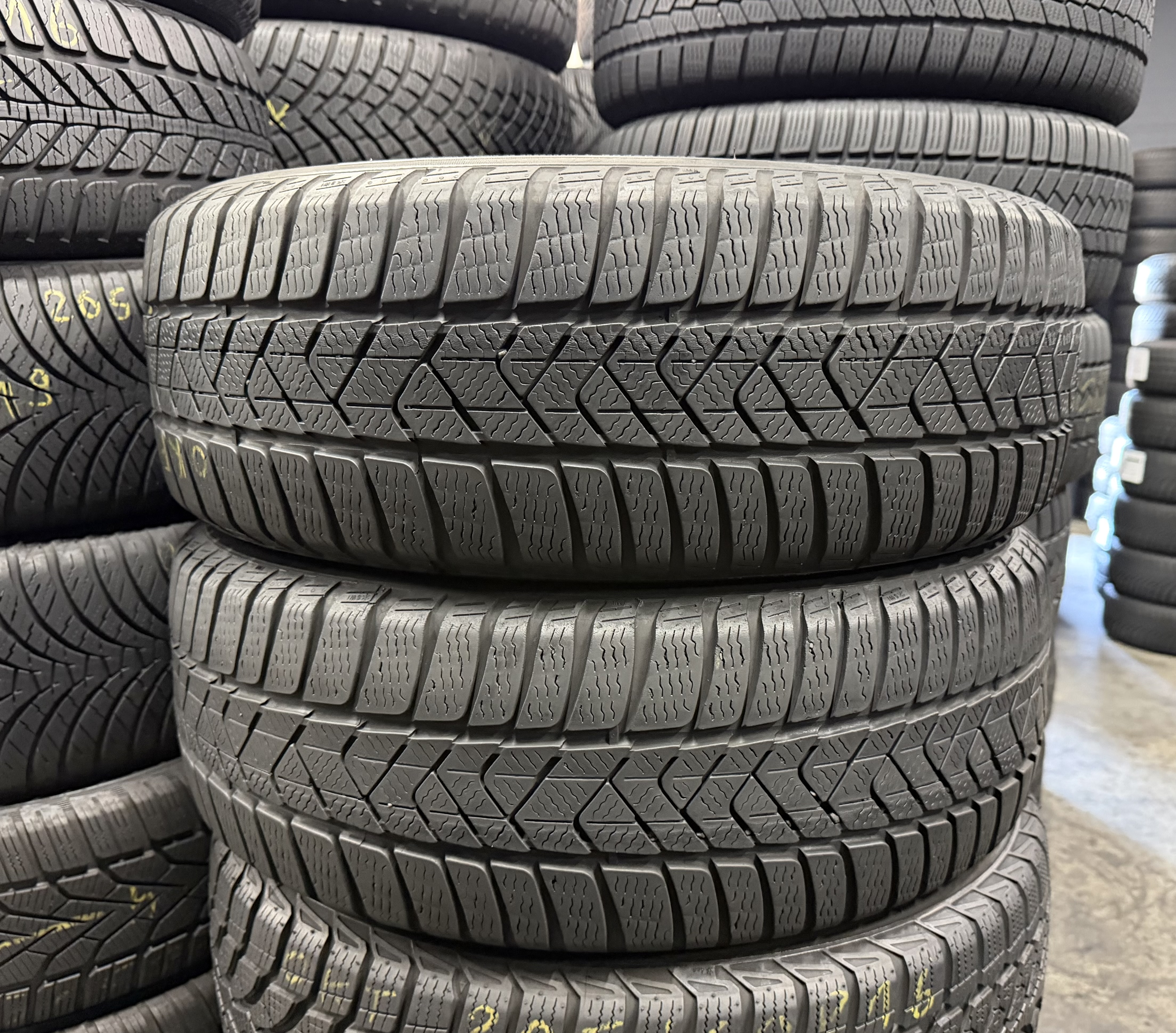 Шини б\у 205/60 R16