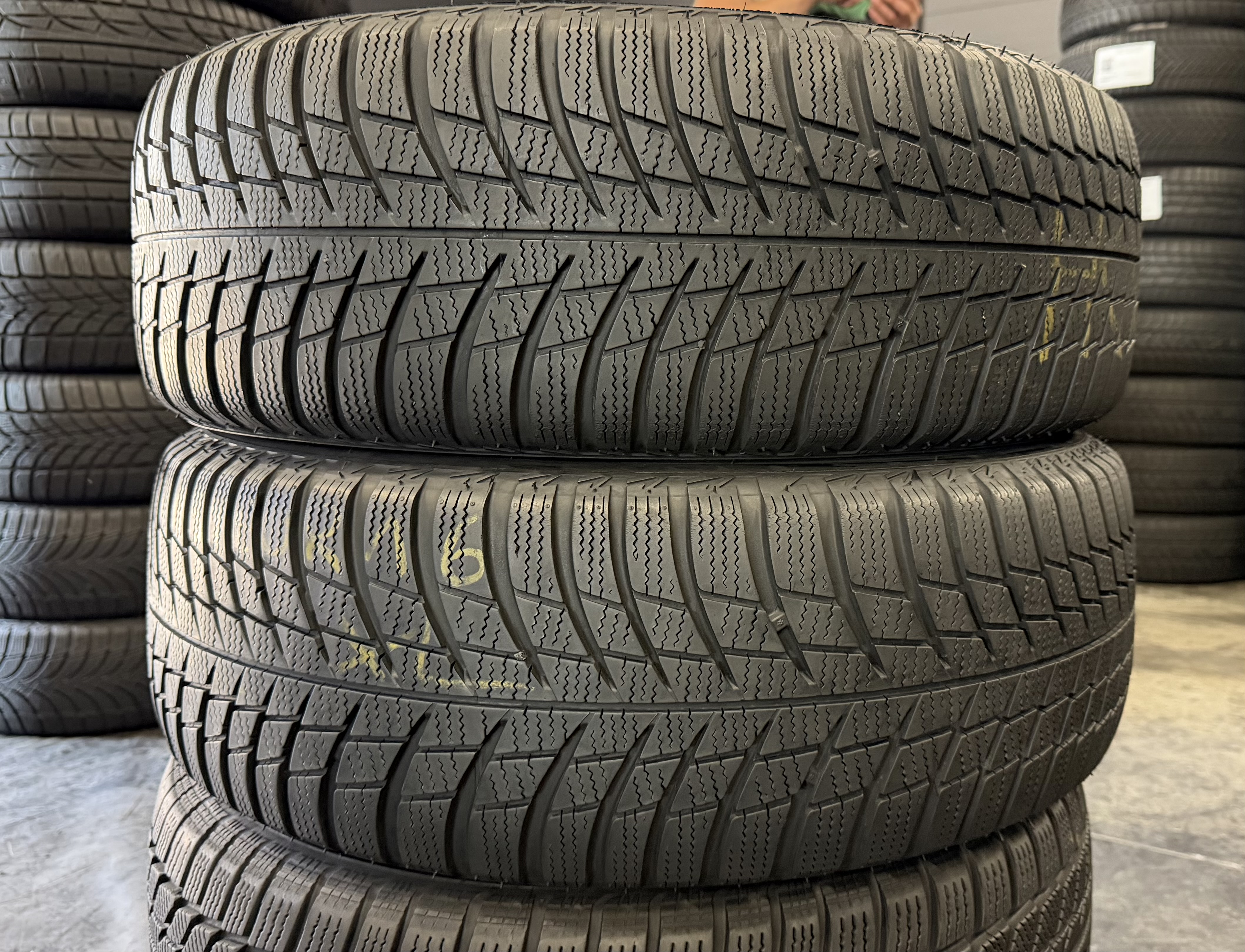 Шини б\у 215/60 R16
