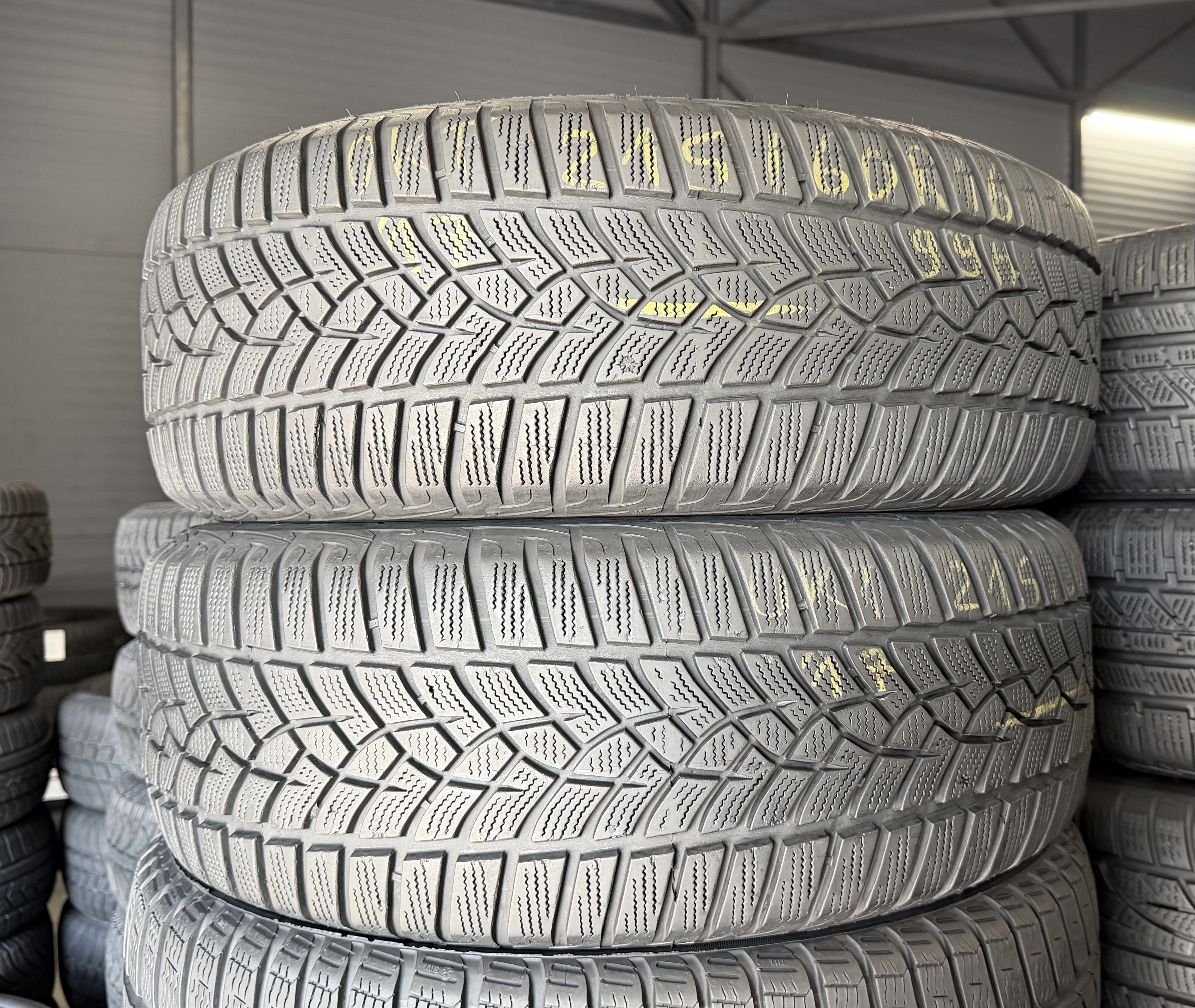 Шини б\у 215/60 R16