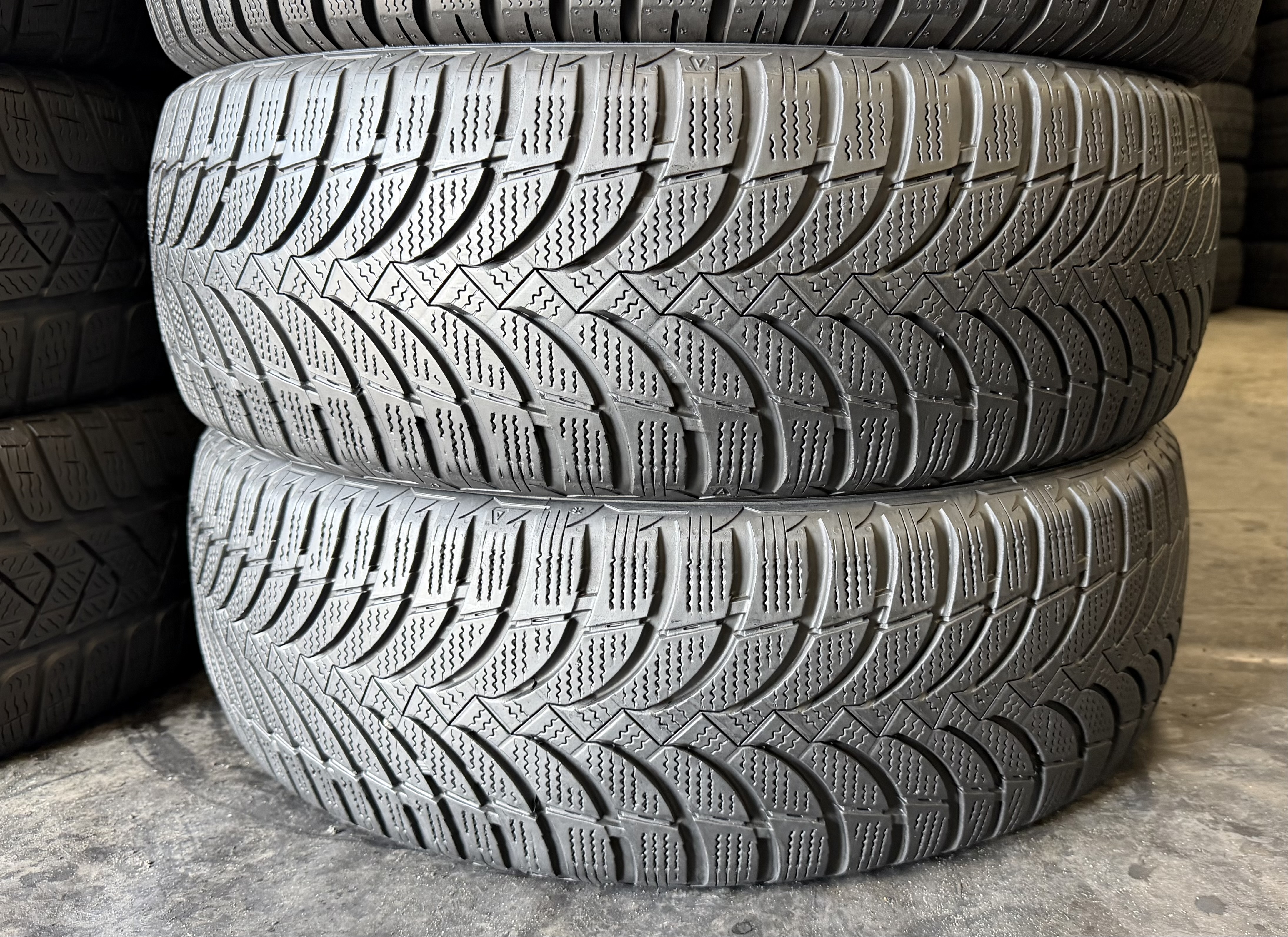 Шини б\у 215/60 R16