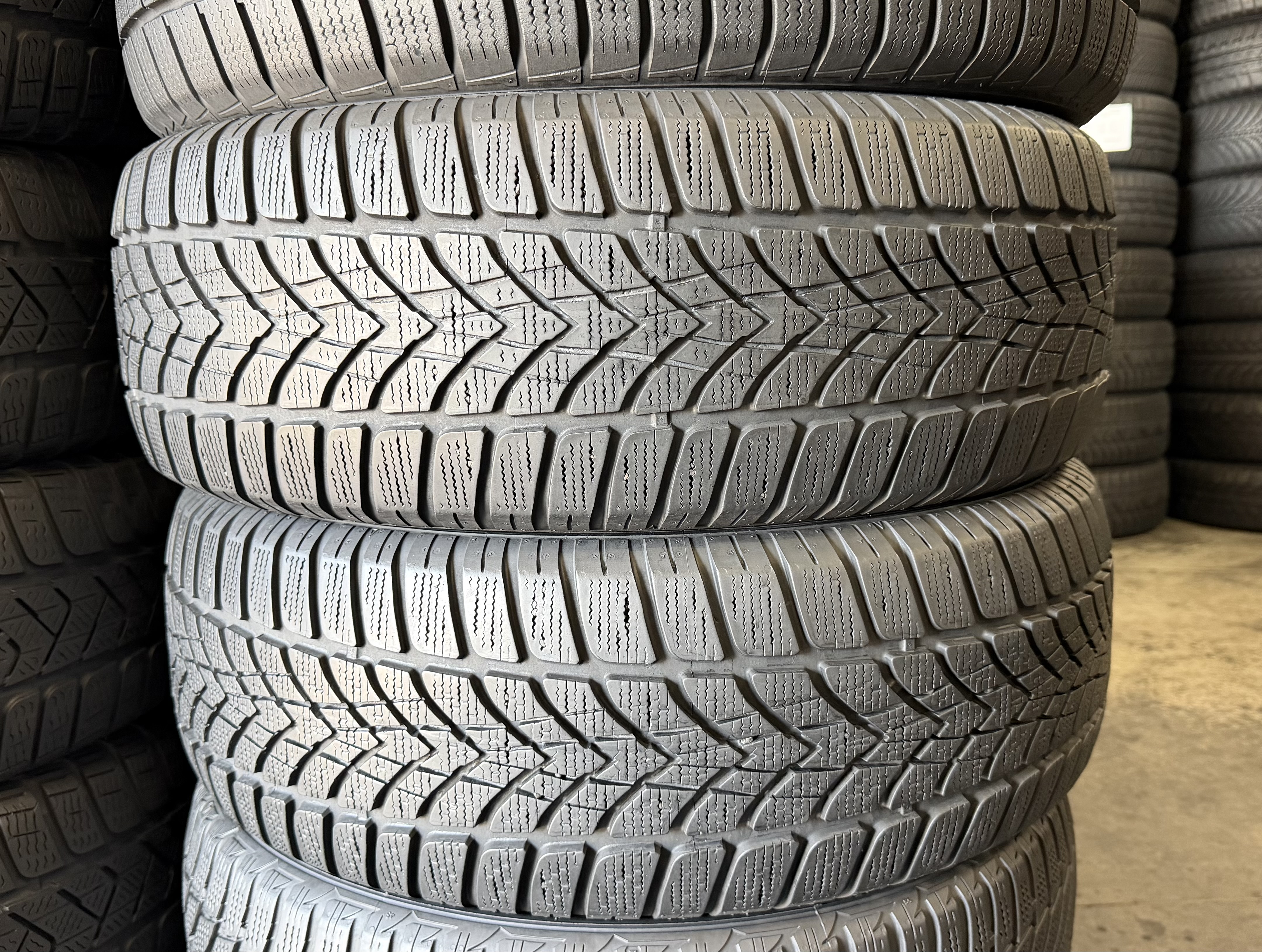 Шини б\у 215/60 R16