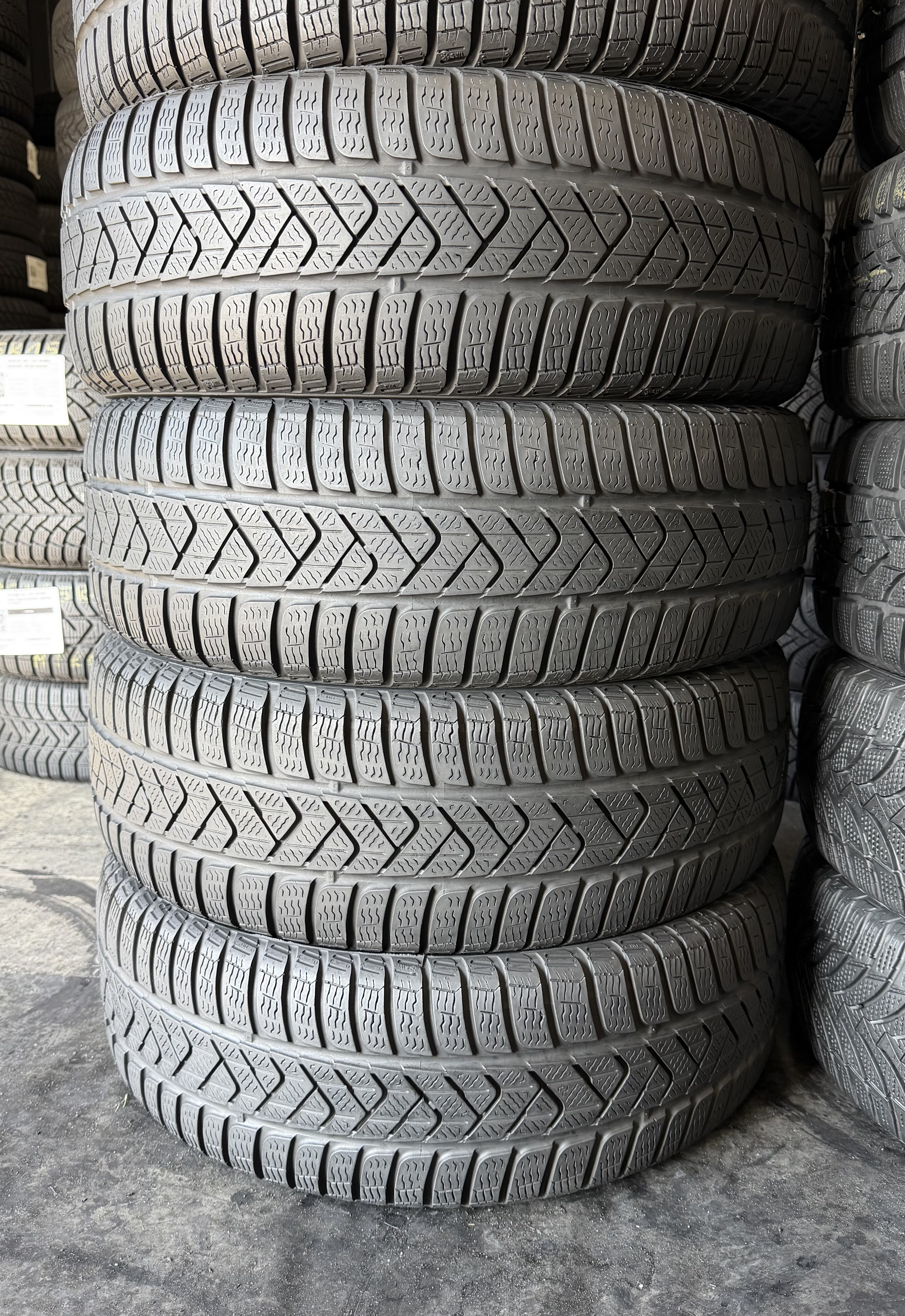 Шини б\у 215/60 R16